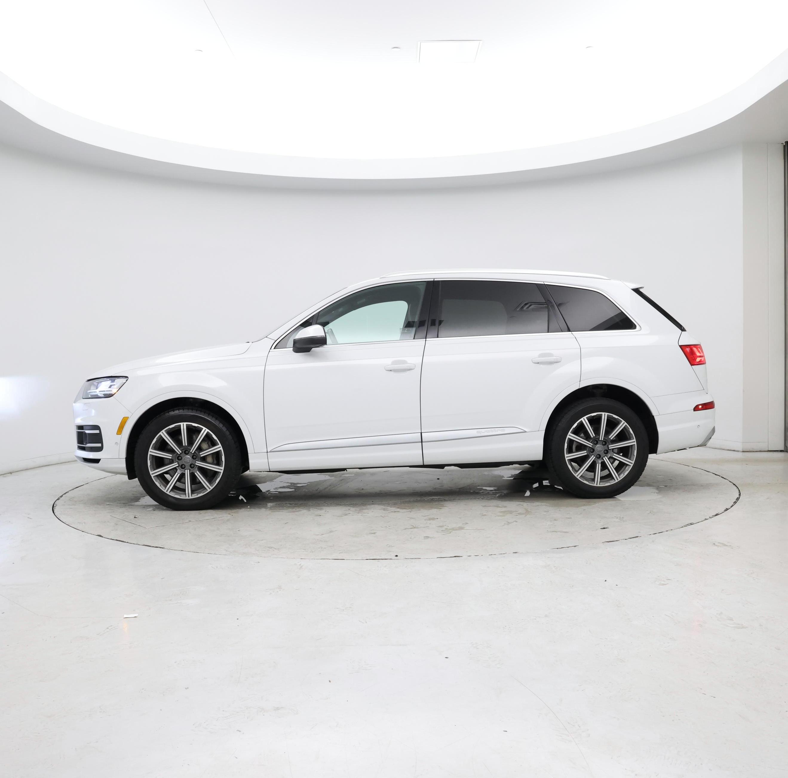 Thumbnail: 2019 Audi Q7 - 3