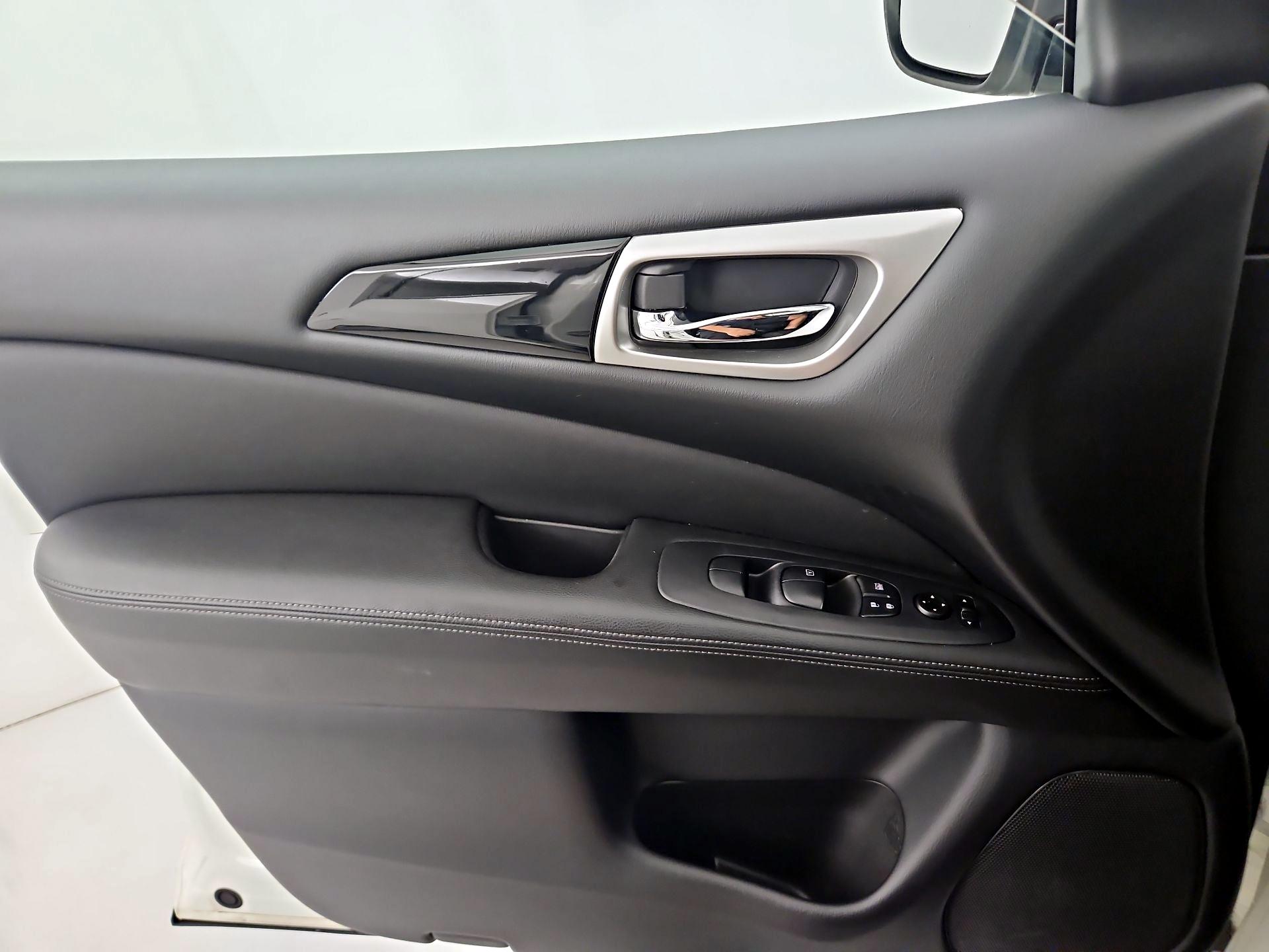 Thumbnail: 2020 Nissan Pathfinder - 12