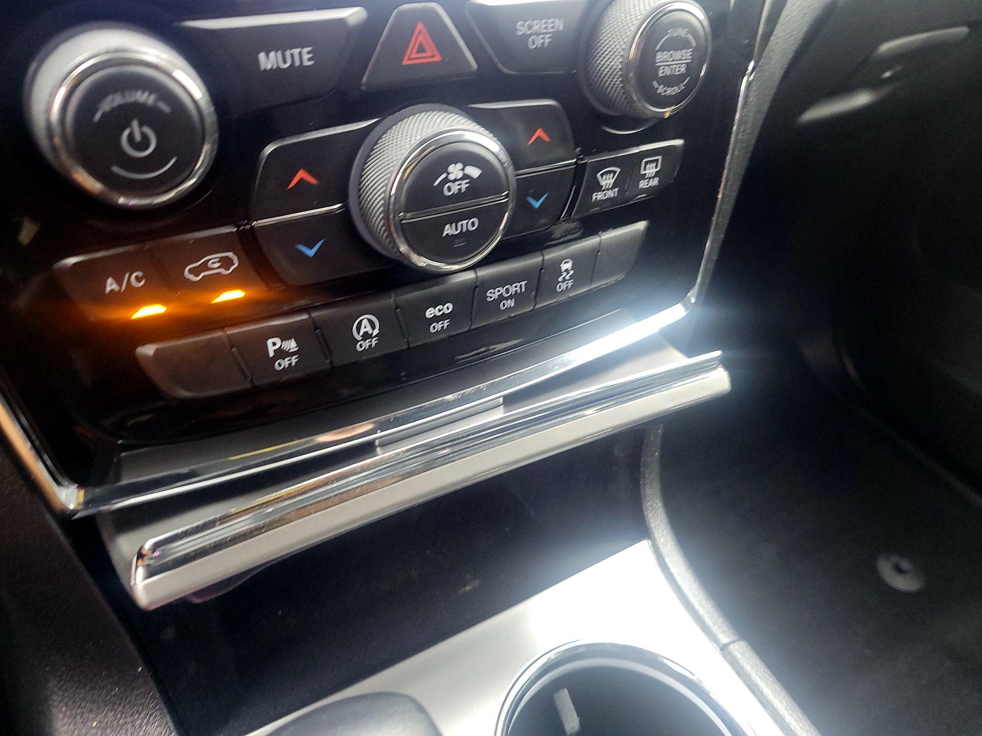 Thumbnail: 2019 Jeep Grand Cherokee - 17
