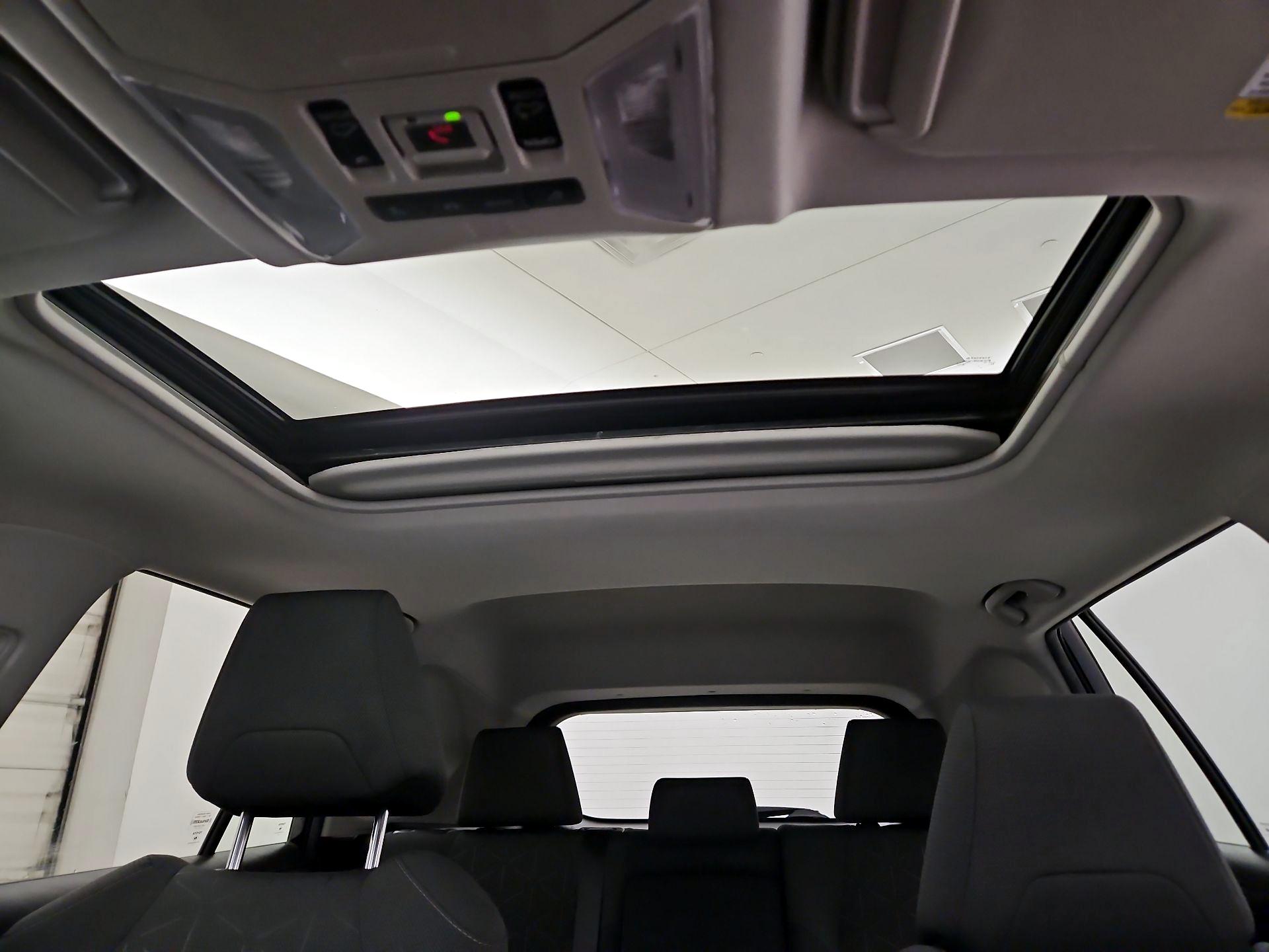 Thumbnail: 2022 Toyota RAV4 - 19