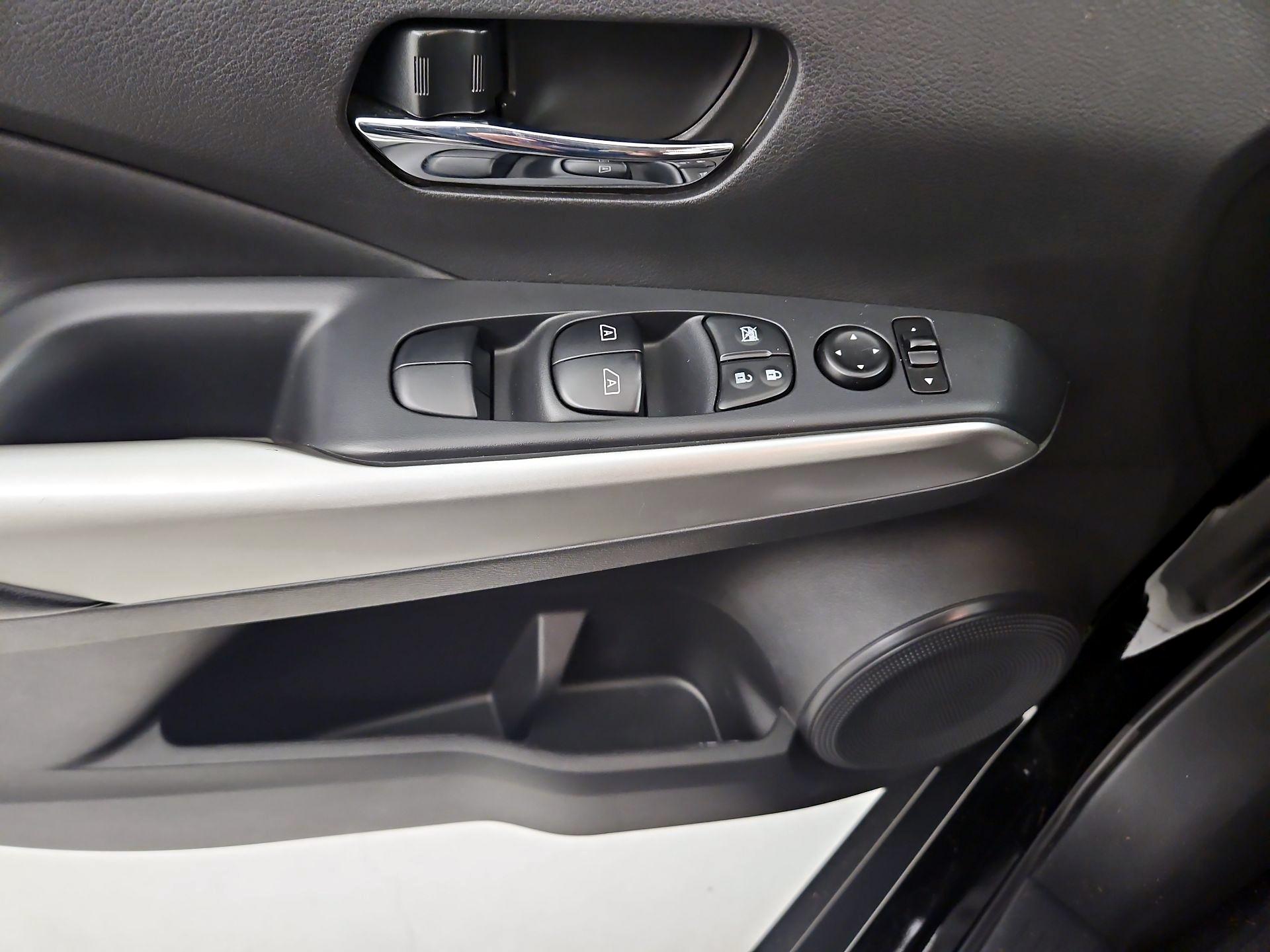 Thumbnail: 2020 Nissan Kicks - 12