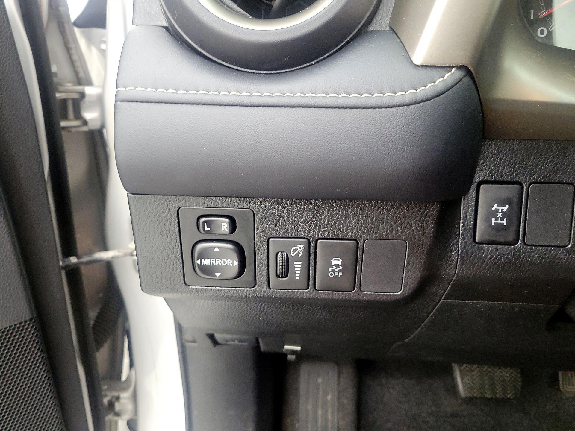 Thumbnail: 2014 Toyota RAV4 - 13