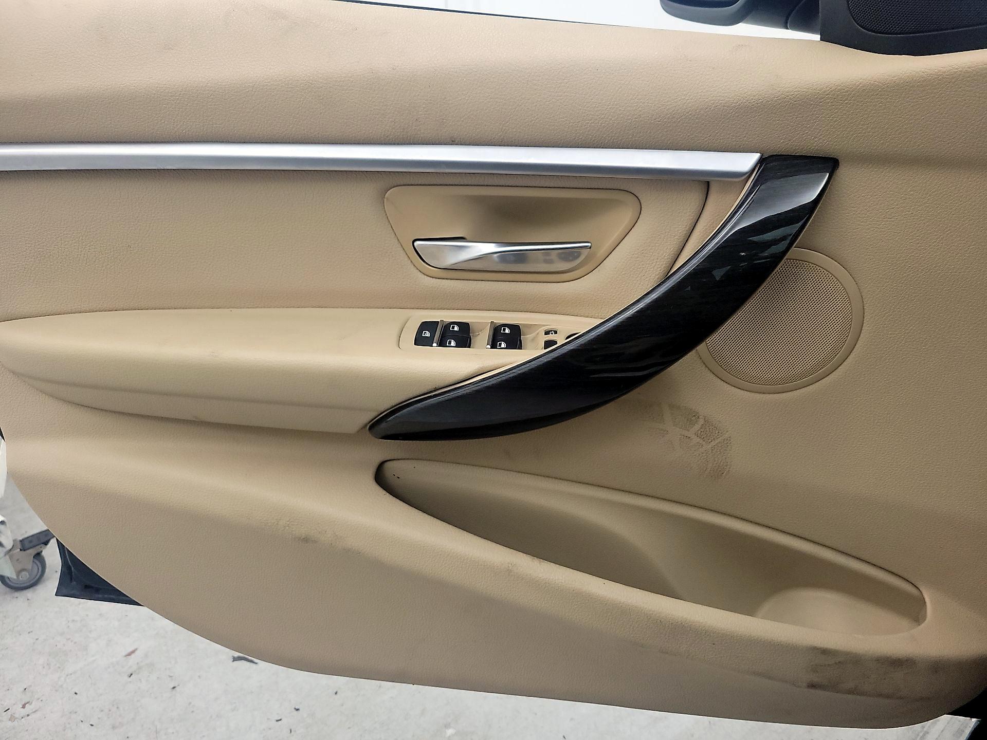 Thumbnail: 2016 BMW 3 Series - 12