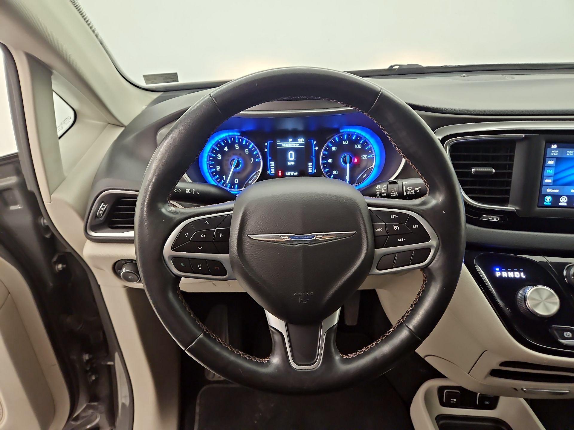 Thumbnail: 2020 Chrysler Pacifica - 10