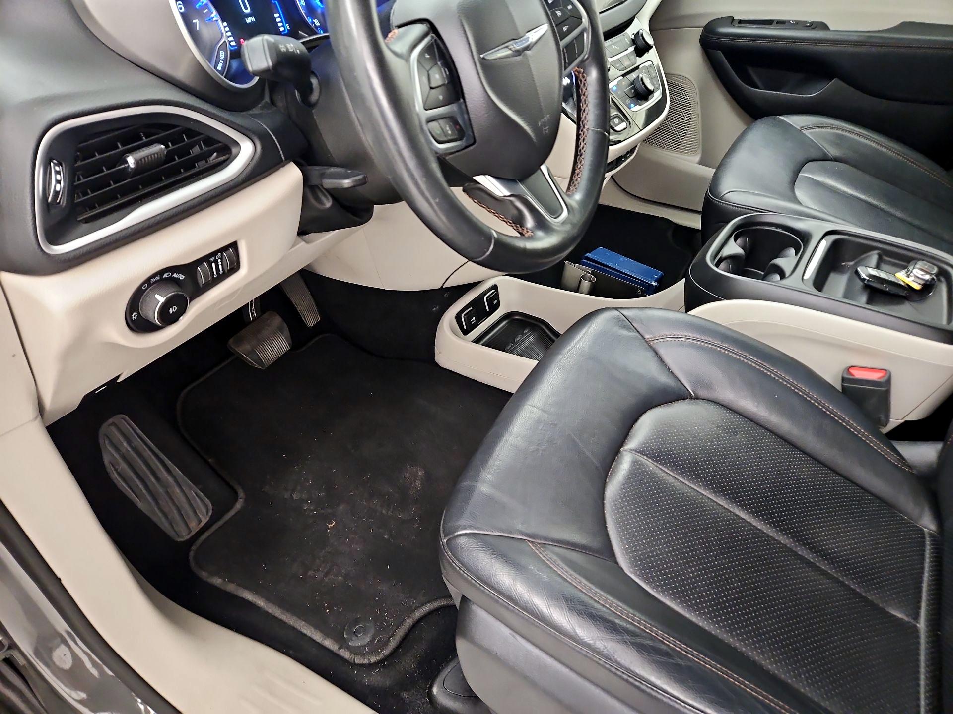 Thumbnail: 2020 Chrysler Pacifica - 11