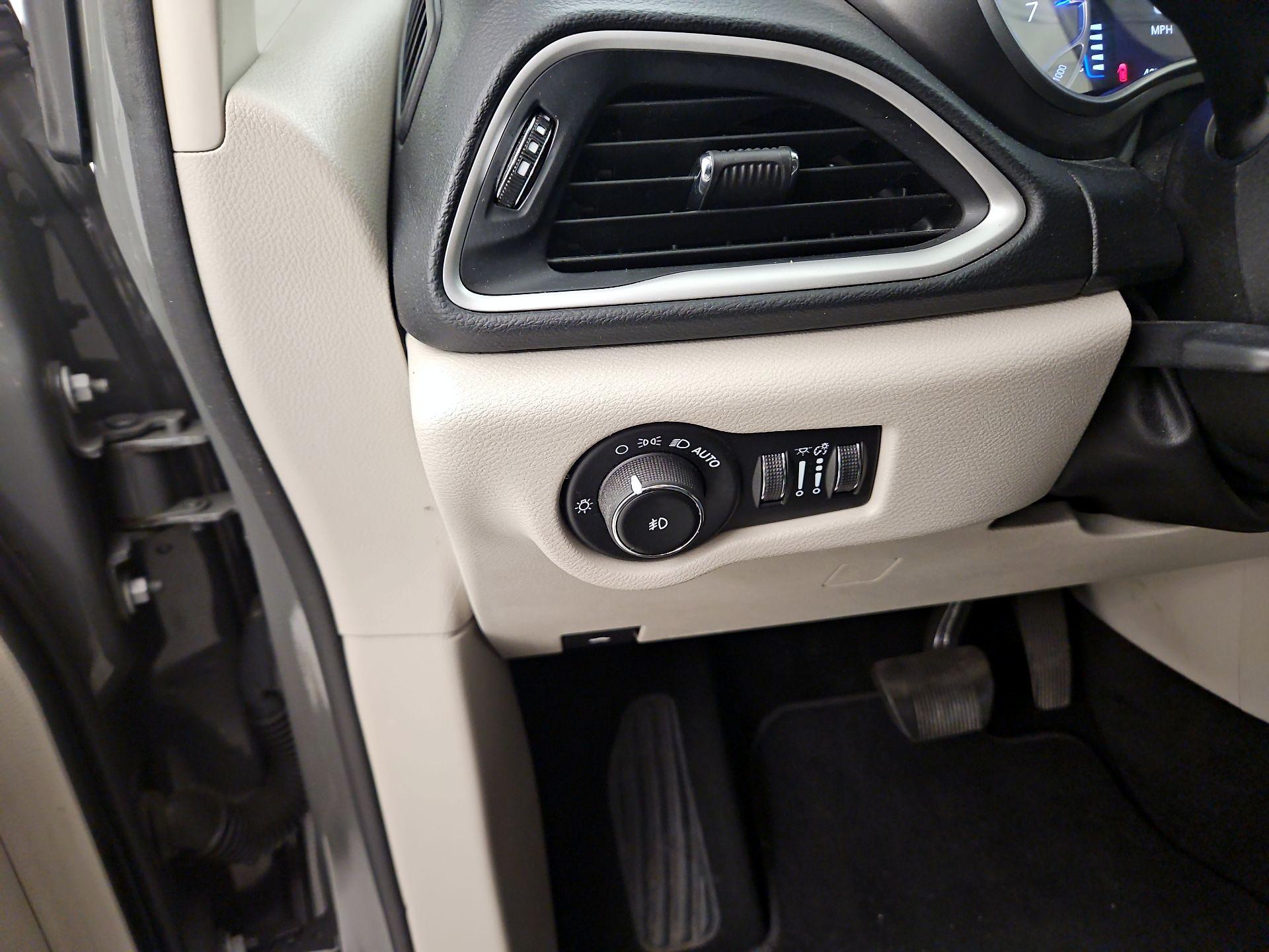 Thumbnail: 2020 Chrysler Pacifica - 13