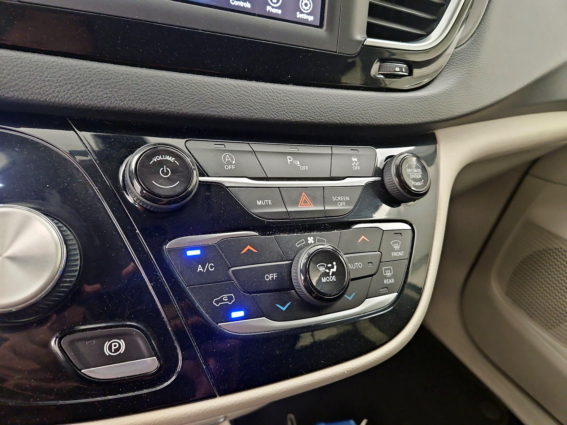 Thumbnail: 2020 Chrysler Pacifica - 16
