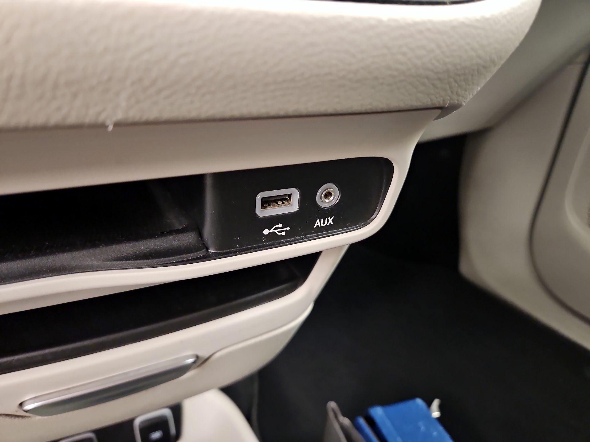 Thumbnail: 2020 Chrysler Pacifica - 18