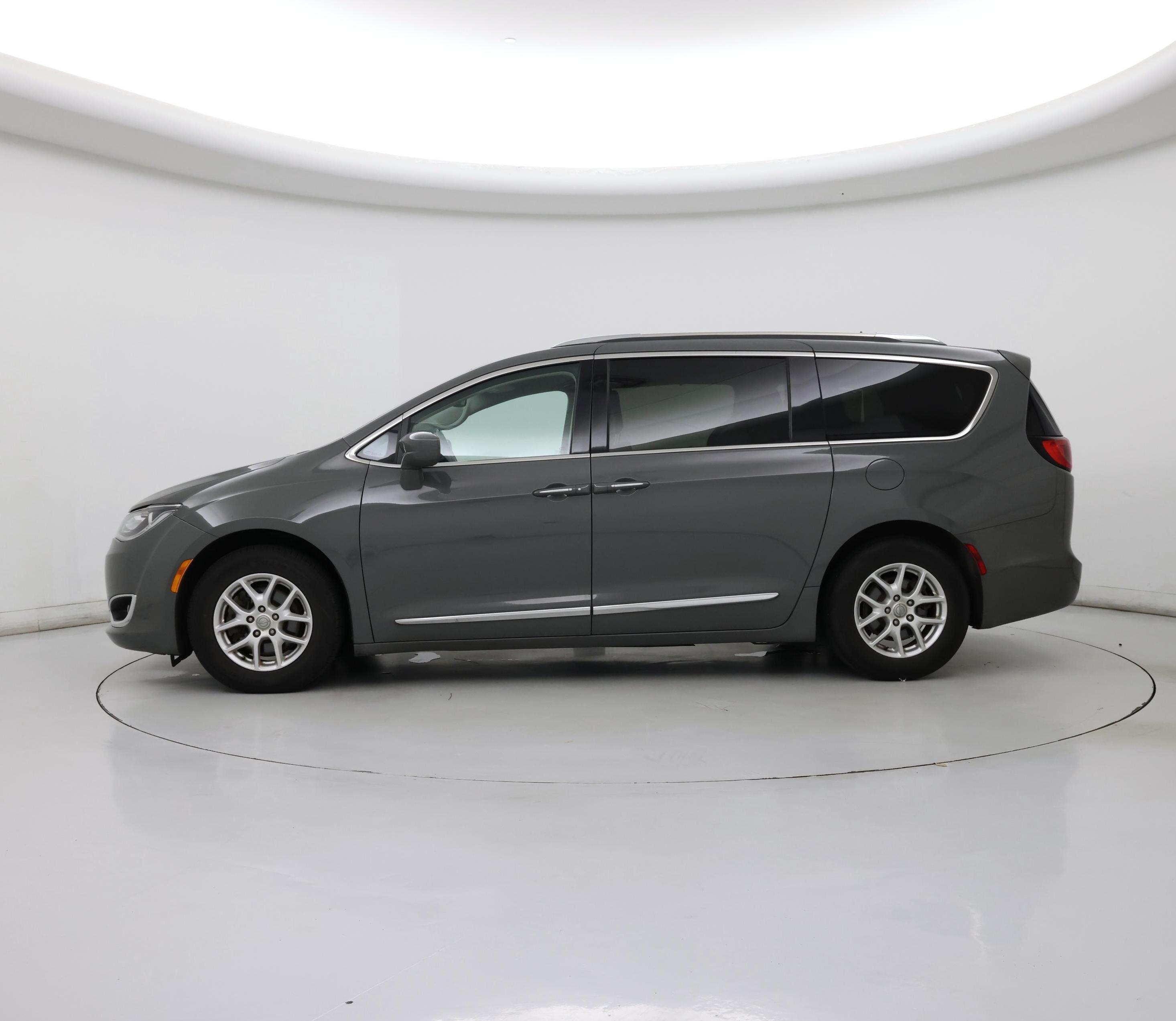 Thumbnail: 2020 Chrysler Pacifica - 3
