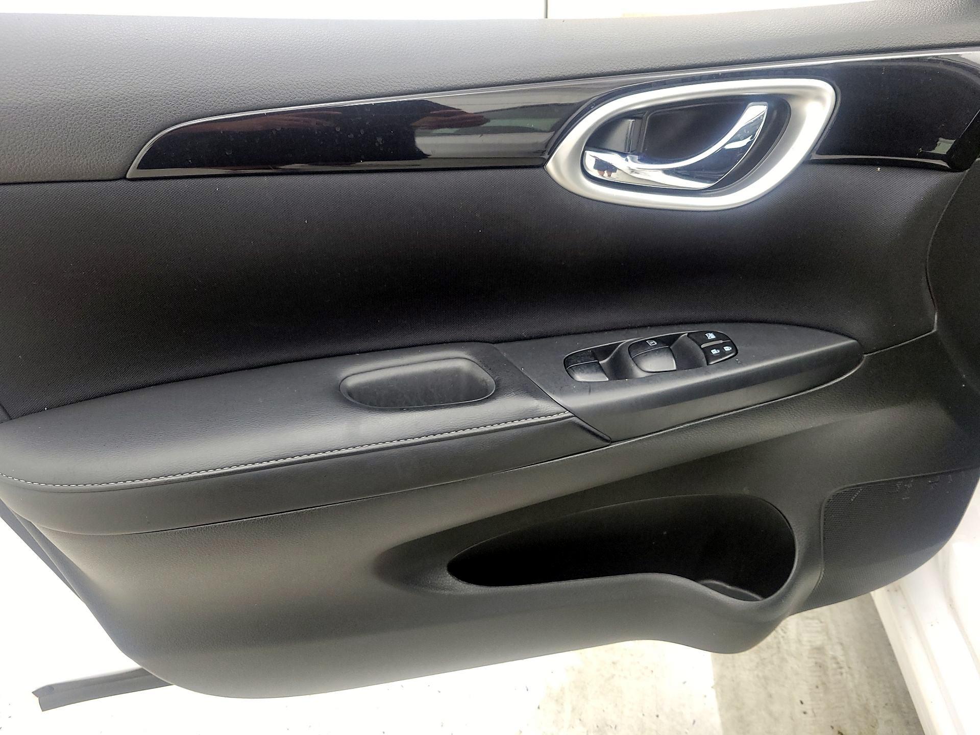 Thumbnail: 2016 Nissan Sentra - 12