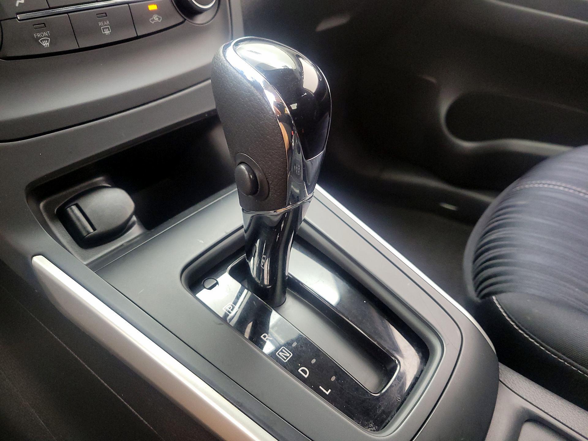 Thumbnail: 2016 Nissan Sentra - 17