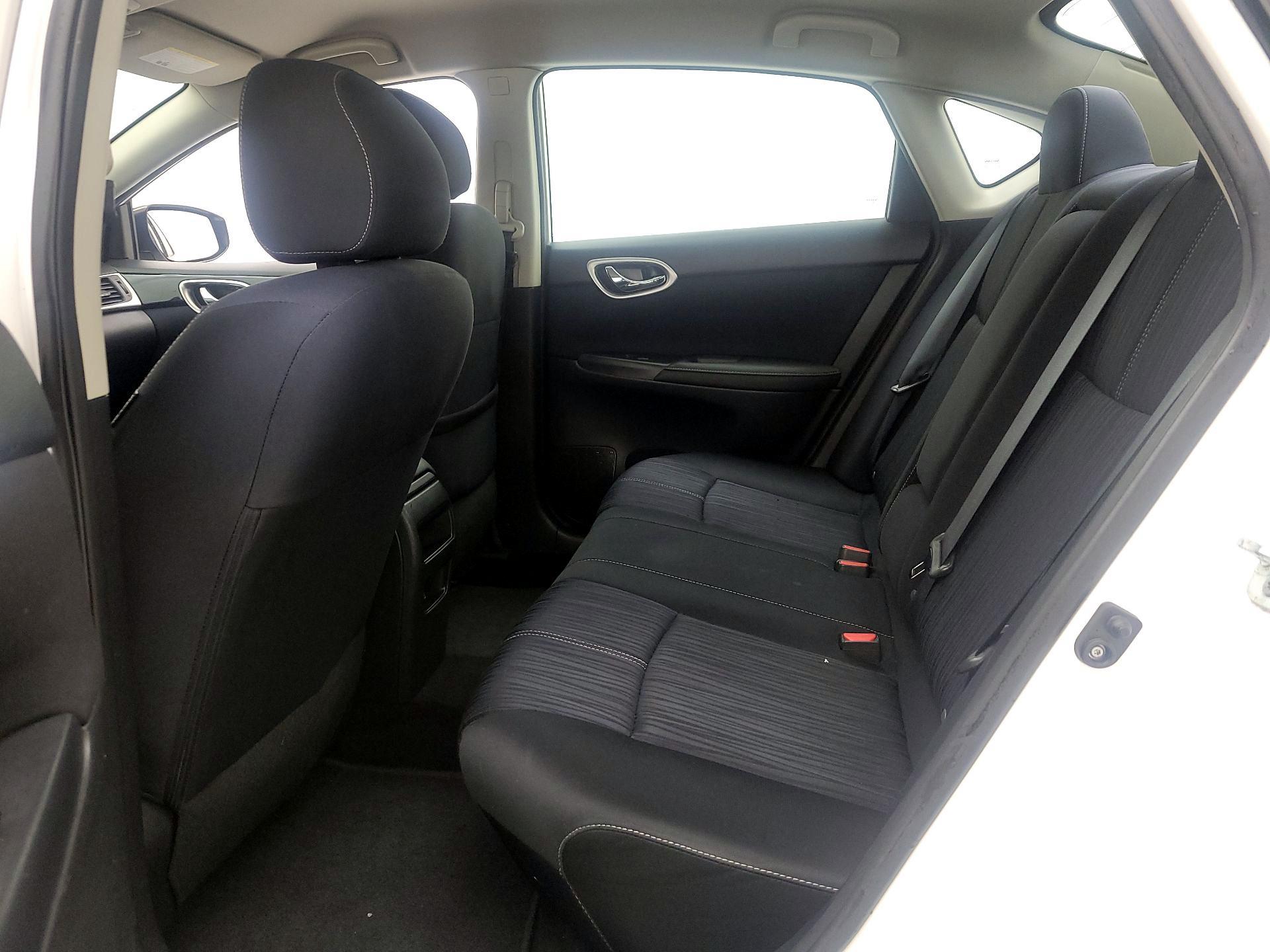 Thumbnail: 2016 Nissan Sentra - 18