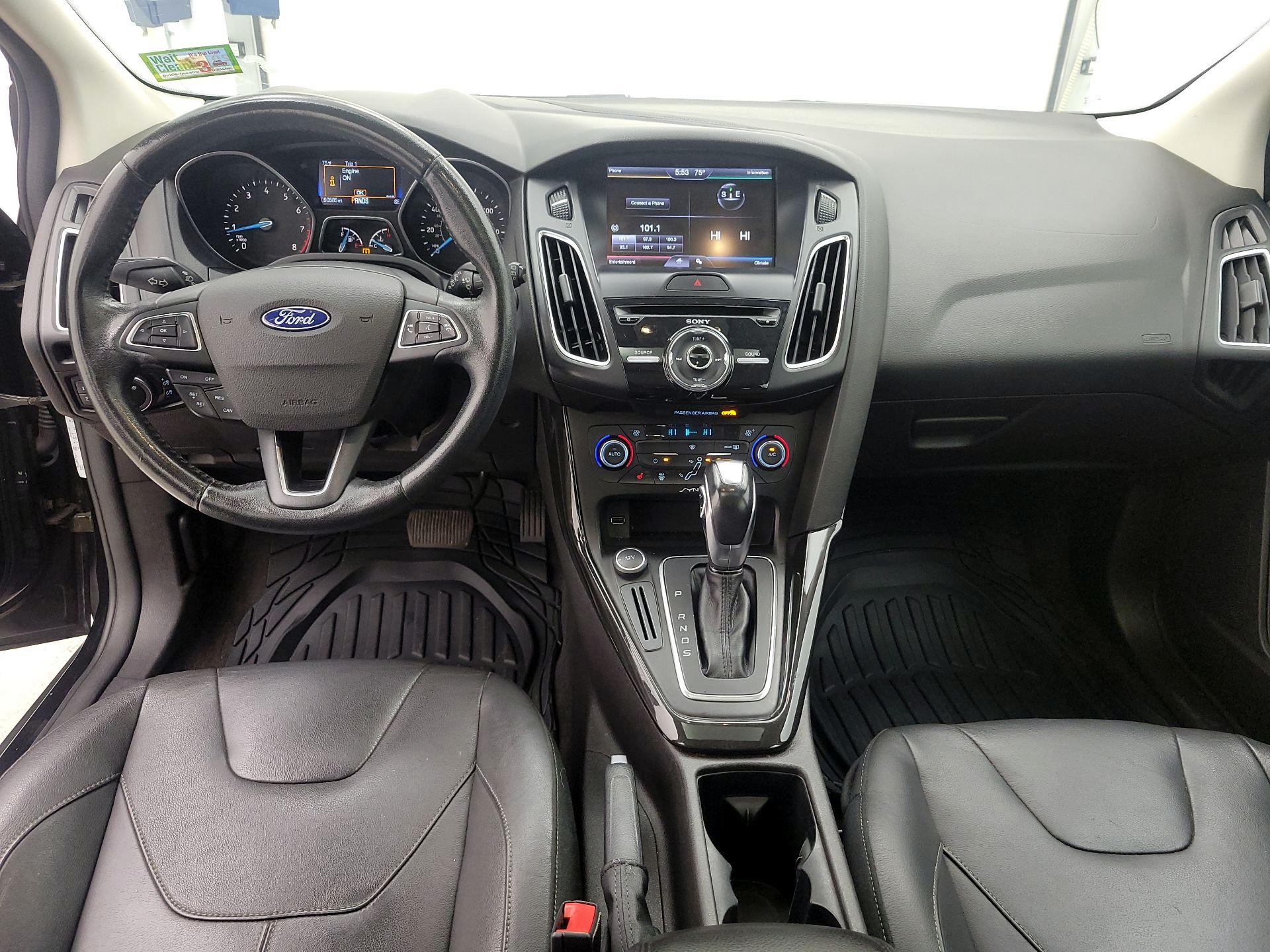 Thumbnail: 2015 Ford Focus - 9