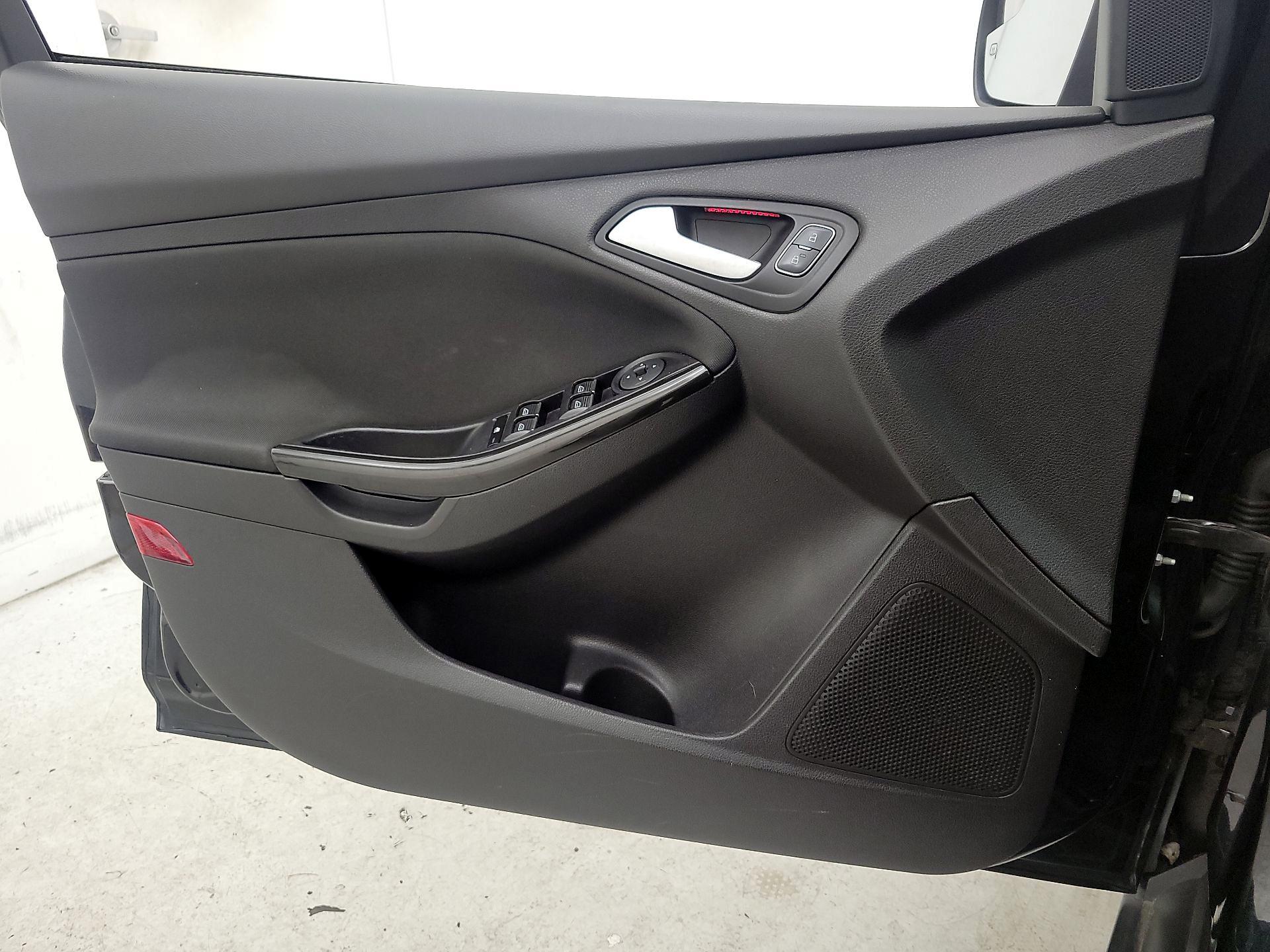 Thumbnail: 2015 Ford Focus - 12