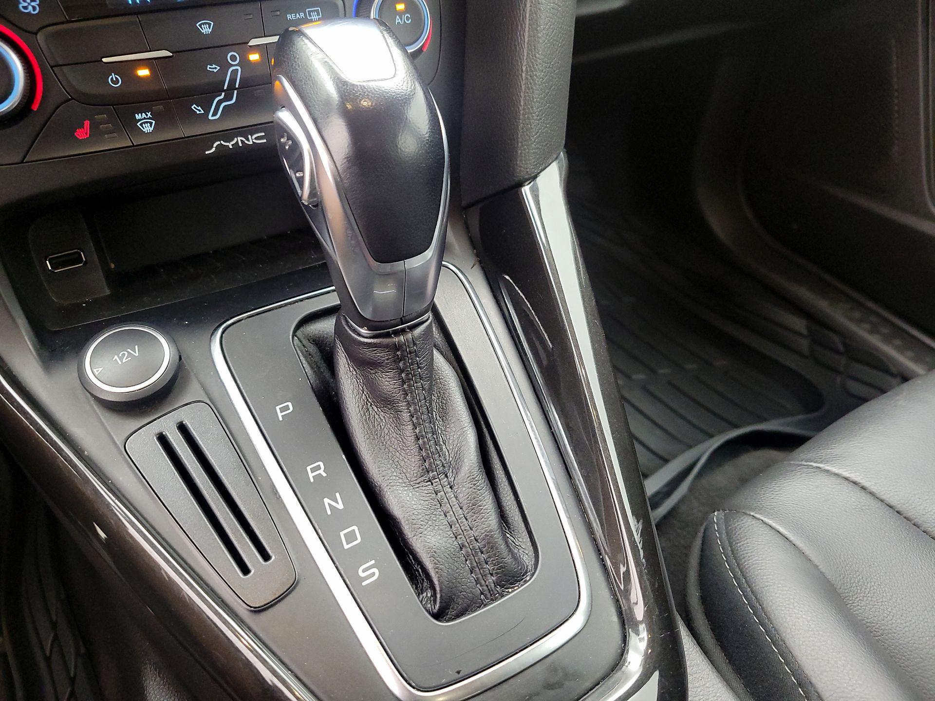 Thumbnail: 2015 Ford Focus - 17