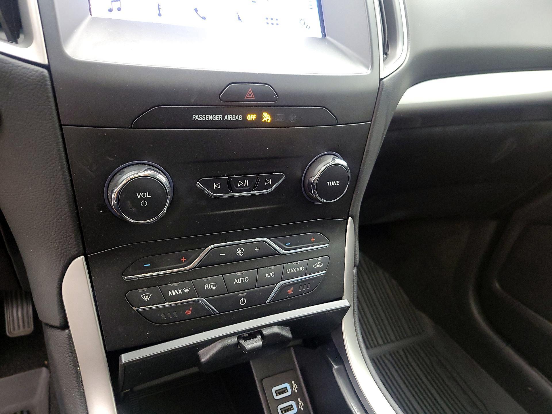 Thumbnail: 2019 Ford Edge - 18