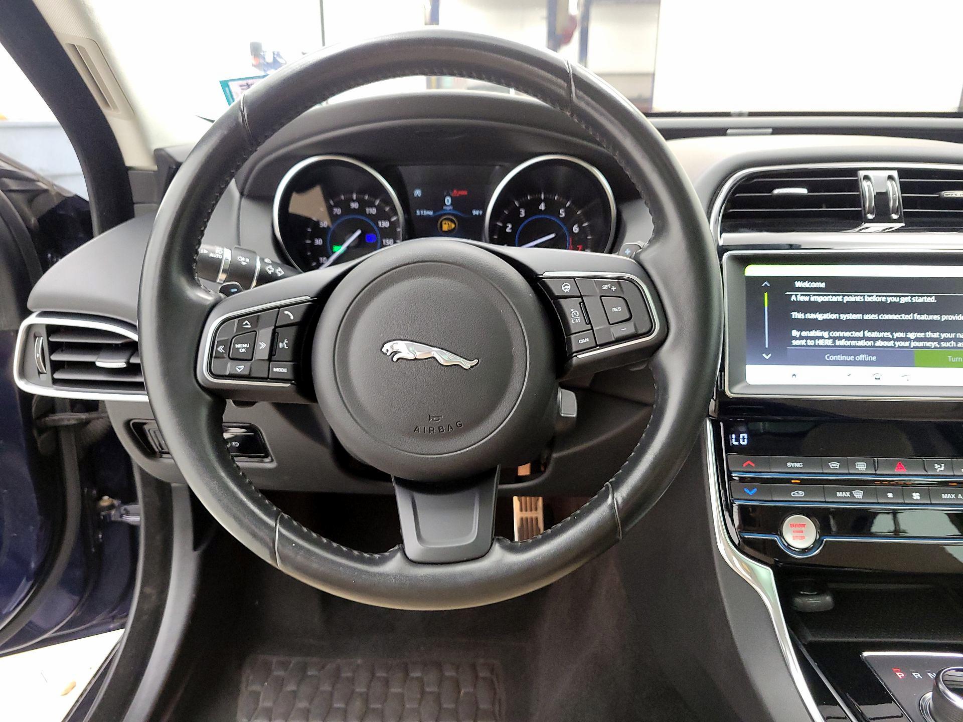 Thumbnail: 2019 Jaguar XE - 10