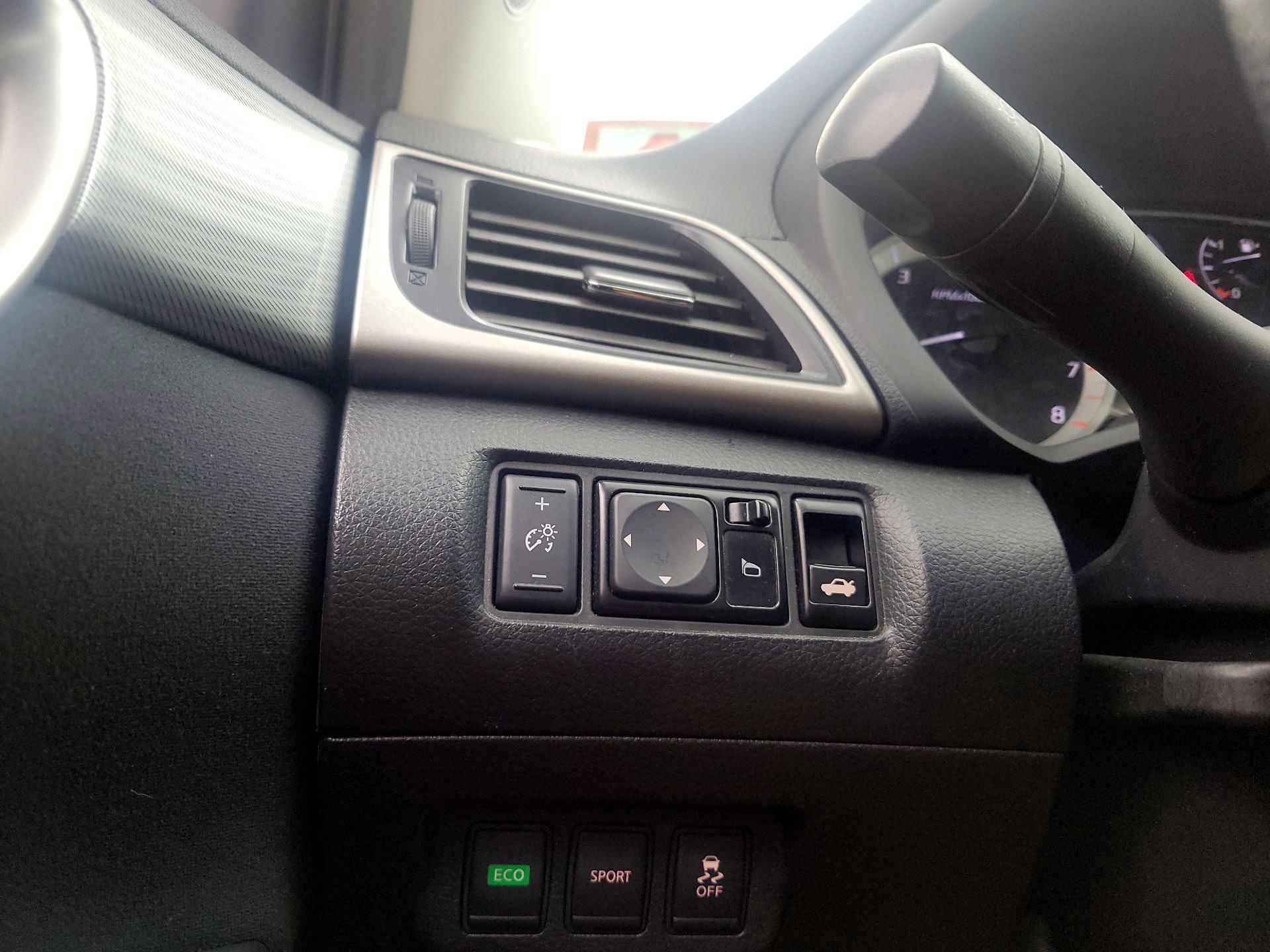 Thumbnail: 2014 Nissan Sentra - 13