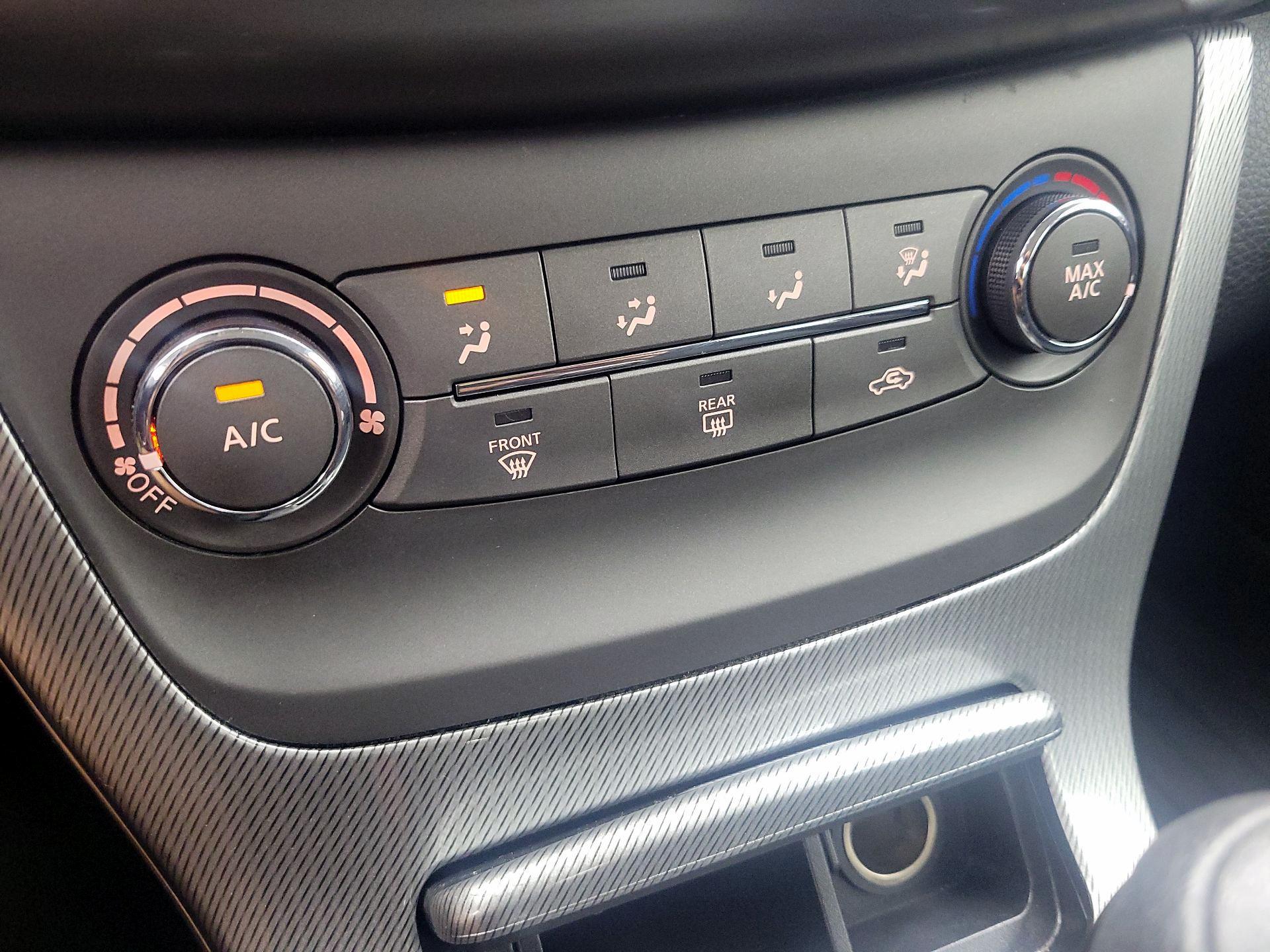 Thumbnail: 2014 Nissan Sentra - 16