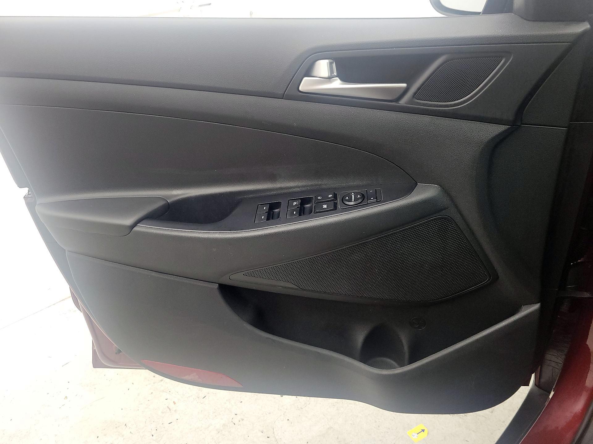 Thumbnail: 2019 Hyundai Tucson - 12