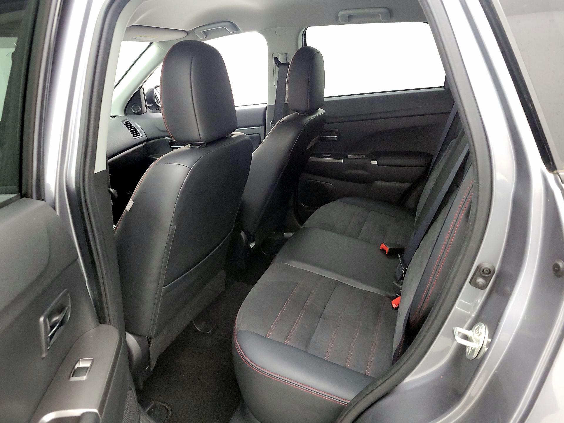 Thumbnail: 2018 Mitsubishi Outlander Sport - 19