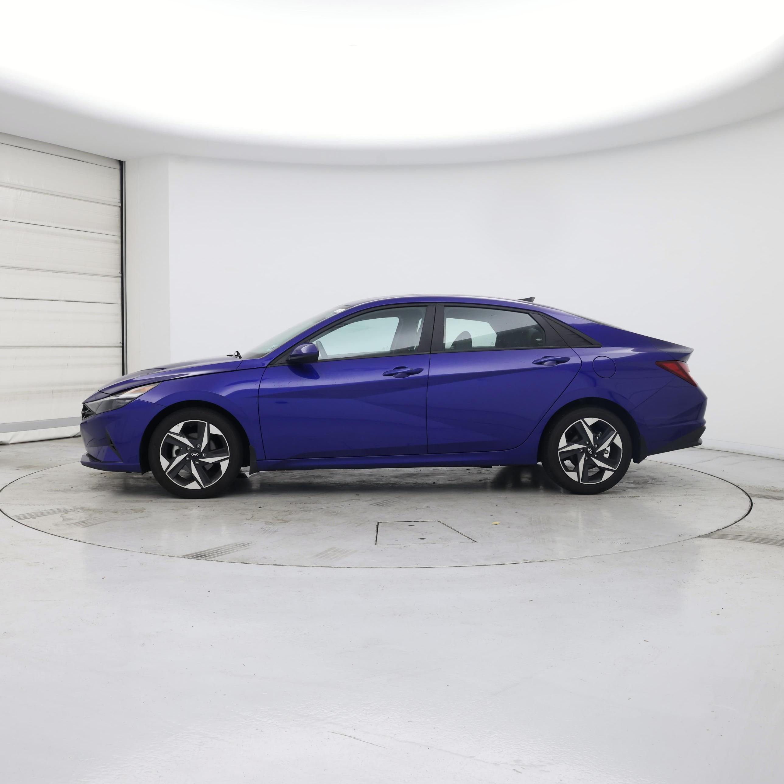 Thumbnail: 2023 Hyundai Elantra - 3