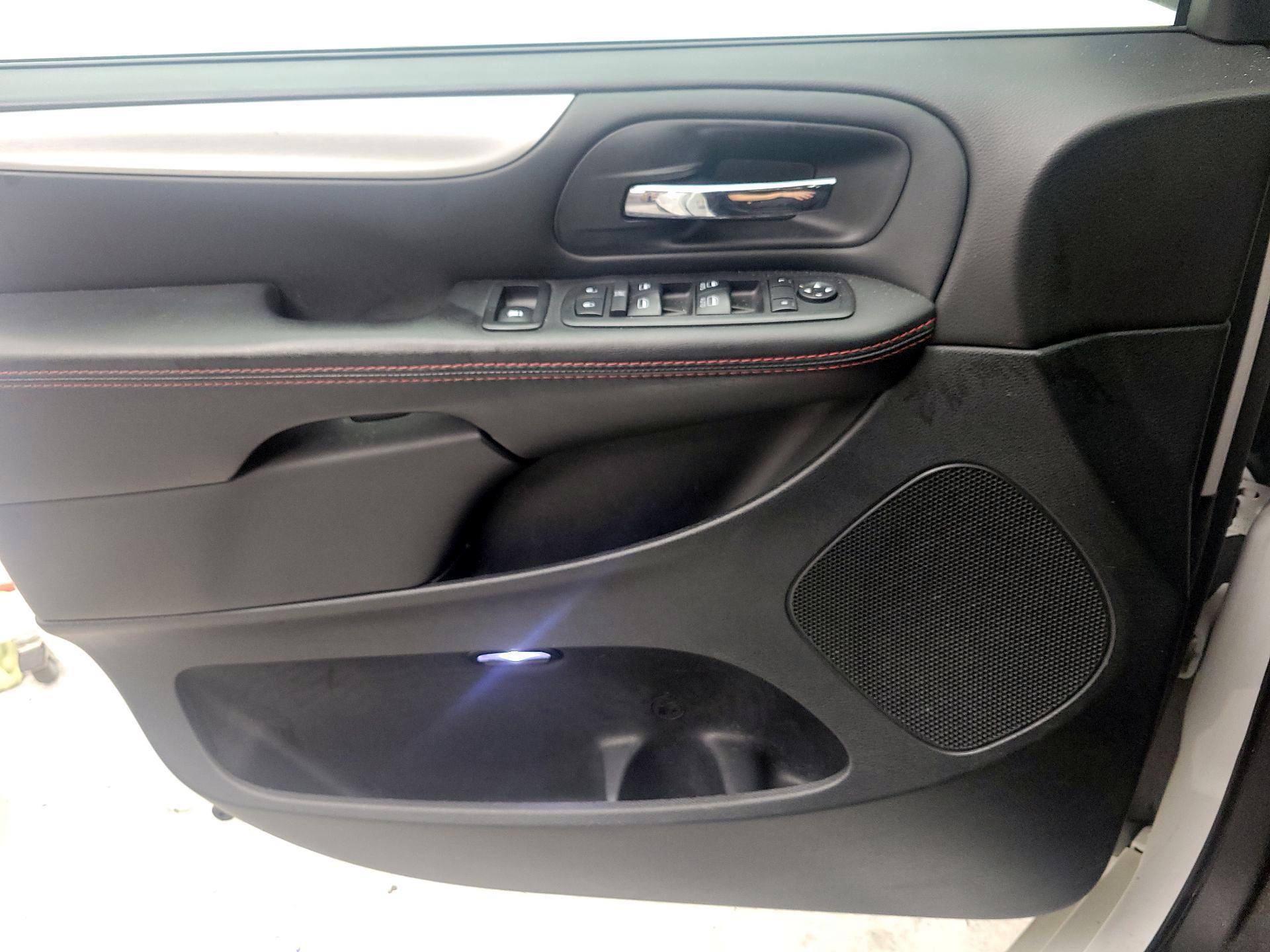 Thumbnail: 2018 Dodge Grand Caravan - 12