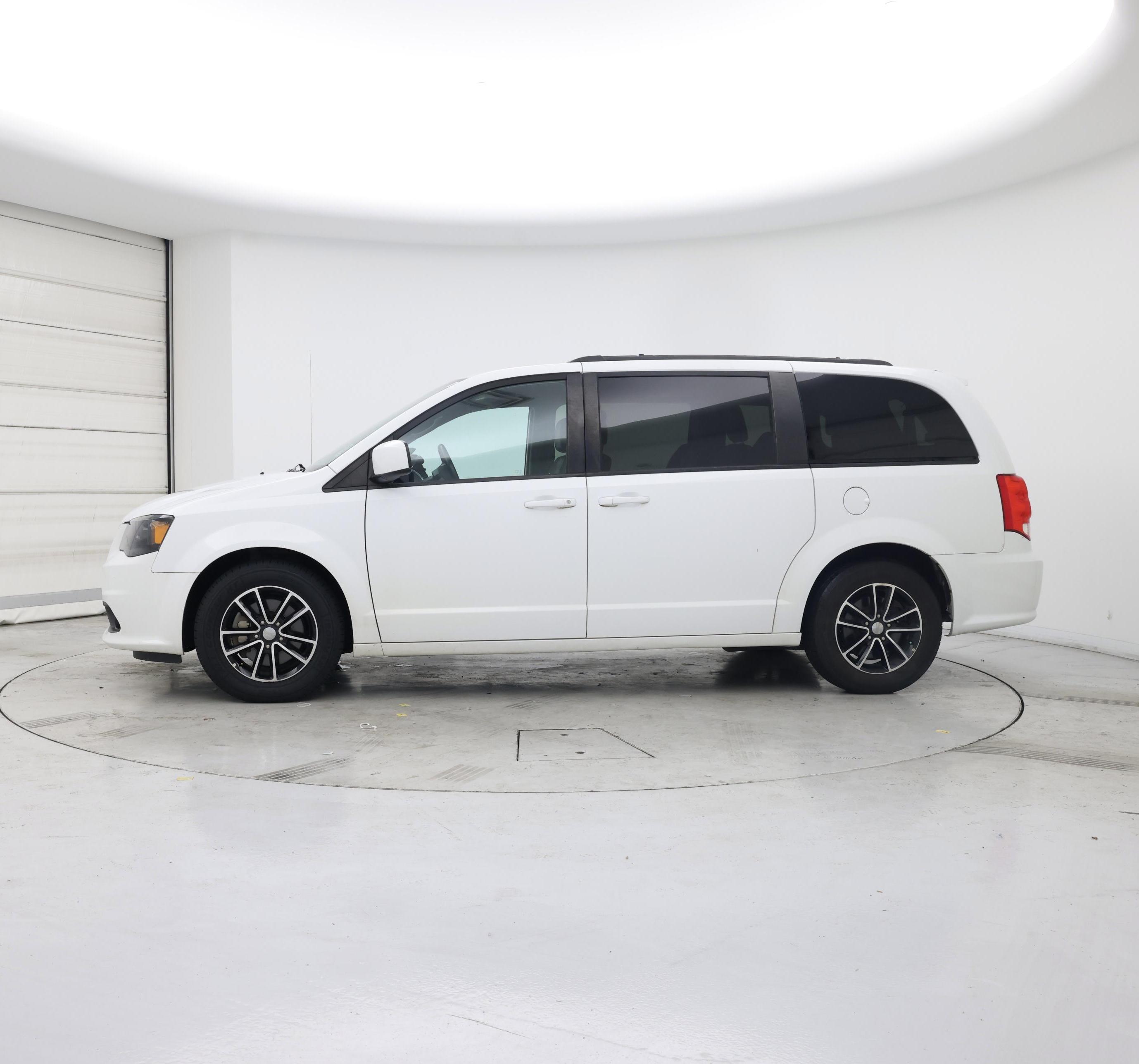 Thumbnail: 2018 Dodge Grand Caravan - 3