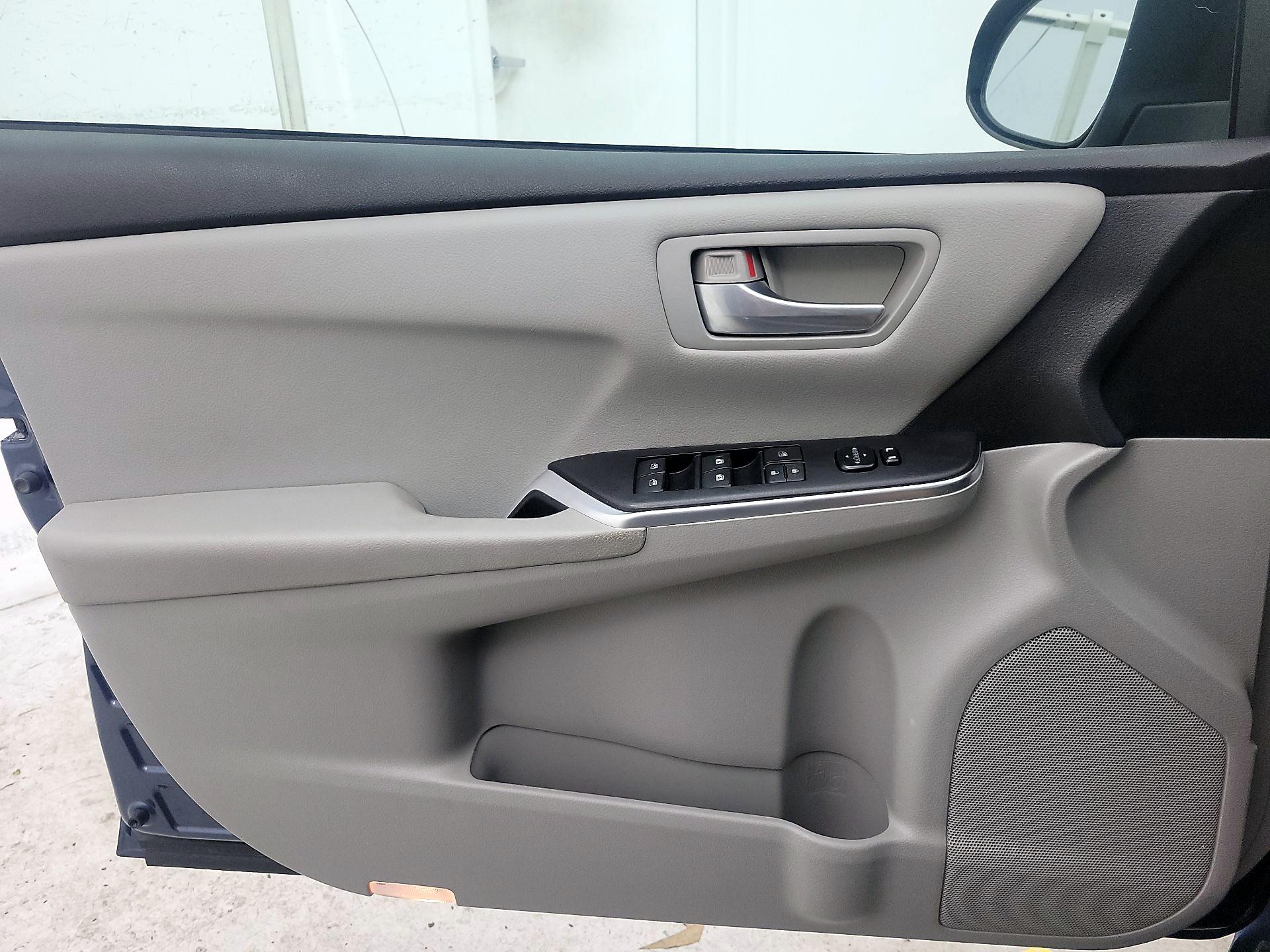 Thumbnail: 2015 Toyota Camry - 12