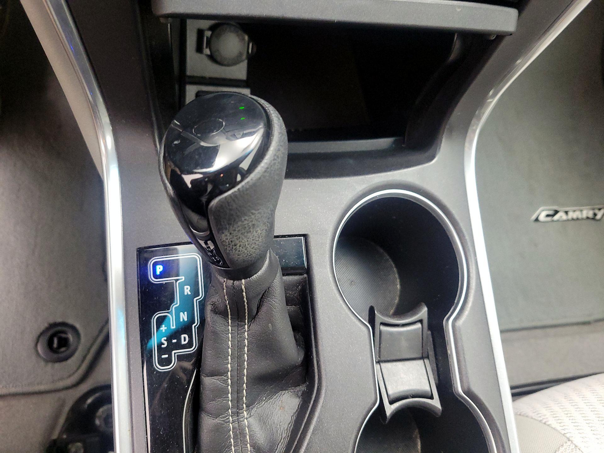 Thumbnail: 2015 Toyota Camry - 17