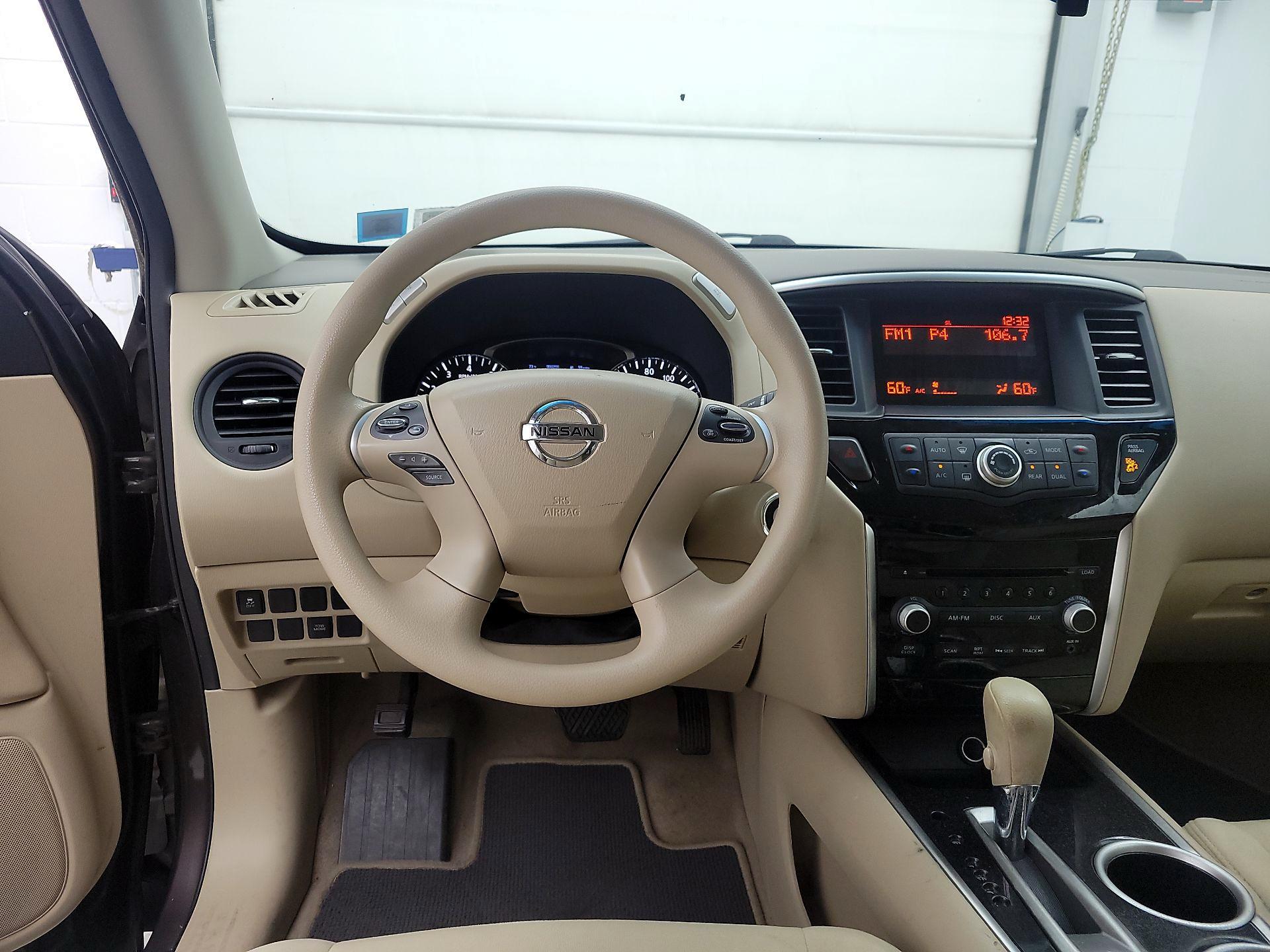 Thumbnail: 2015 Nissan Pathfinder - 9
