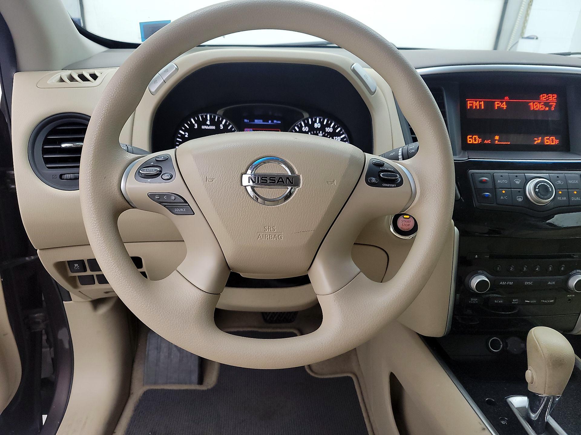 Thumbnail: 2015 Nissan Pathfinder - 10