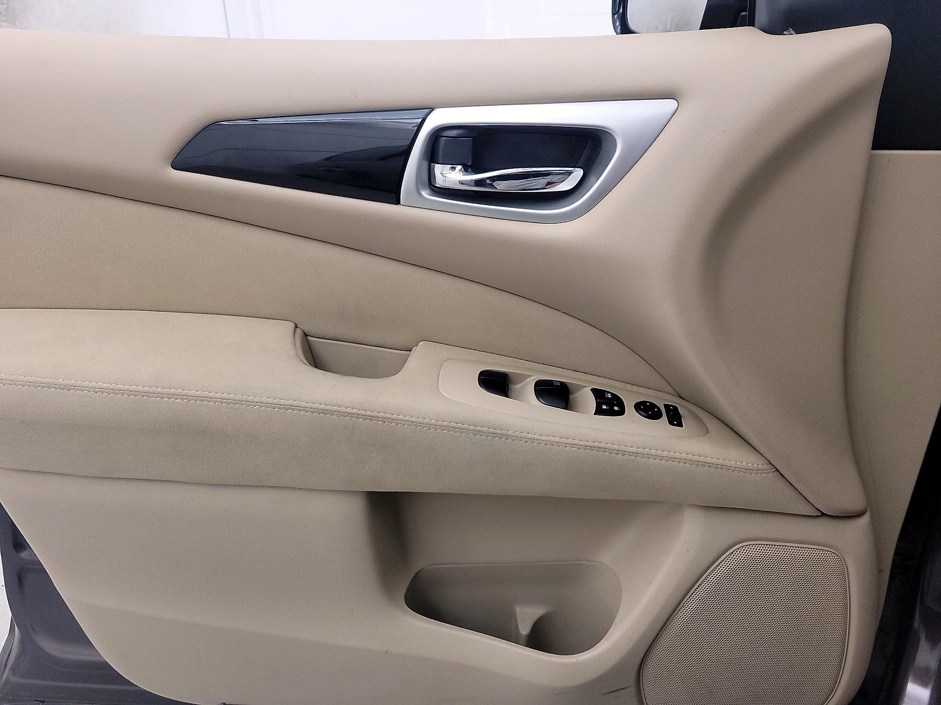 Thumbnail: 2015 Nissan Pathfinder - 12