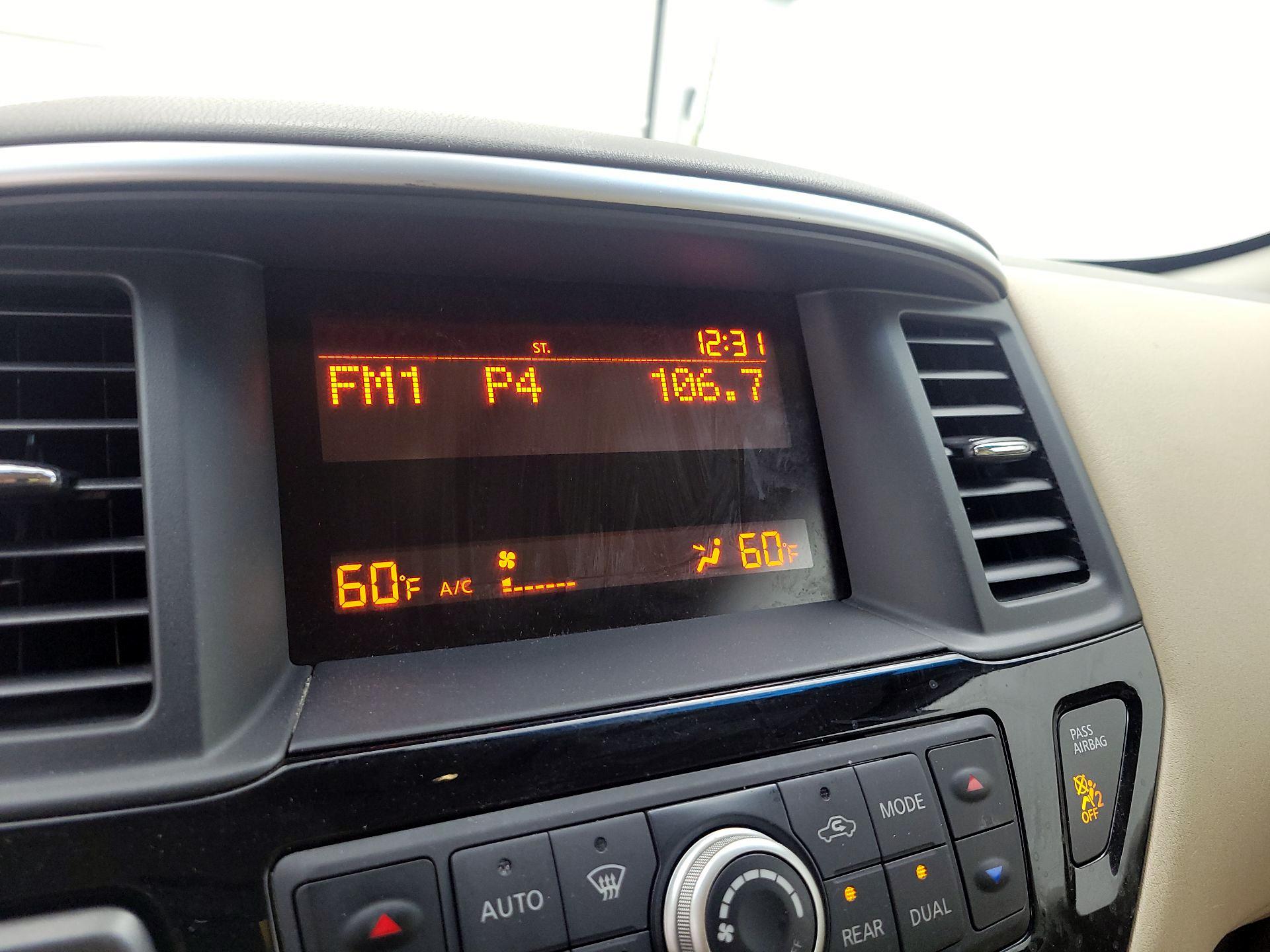 Thumbnail: 2015 Nissan Pathfinder - 14
