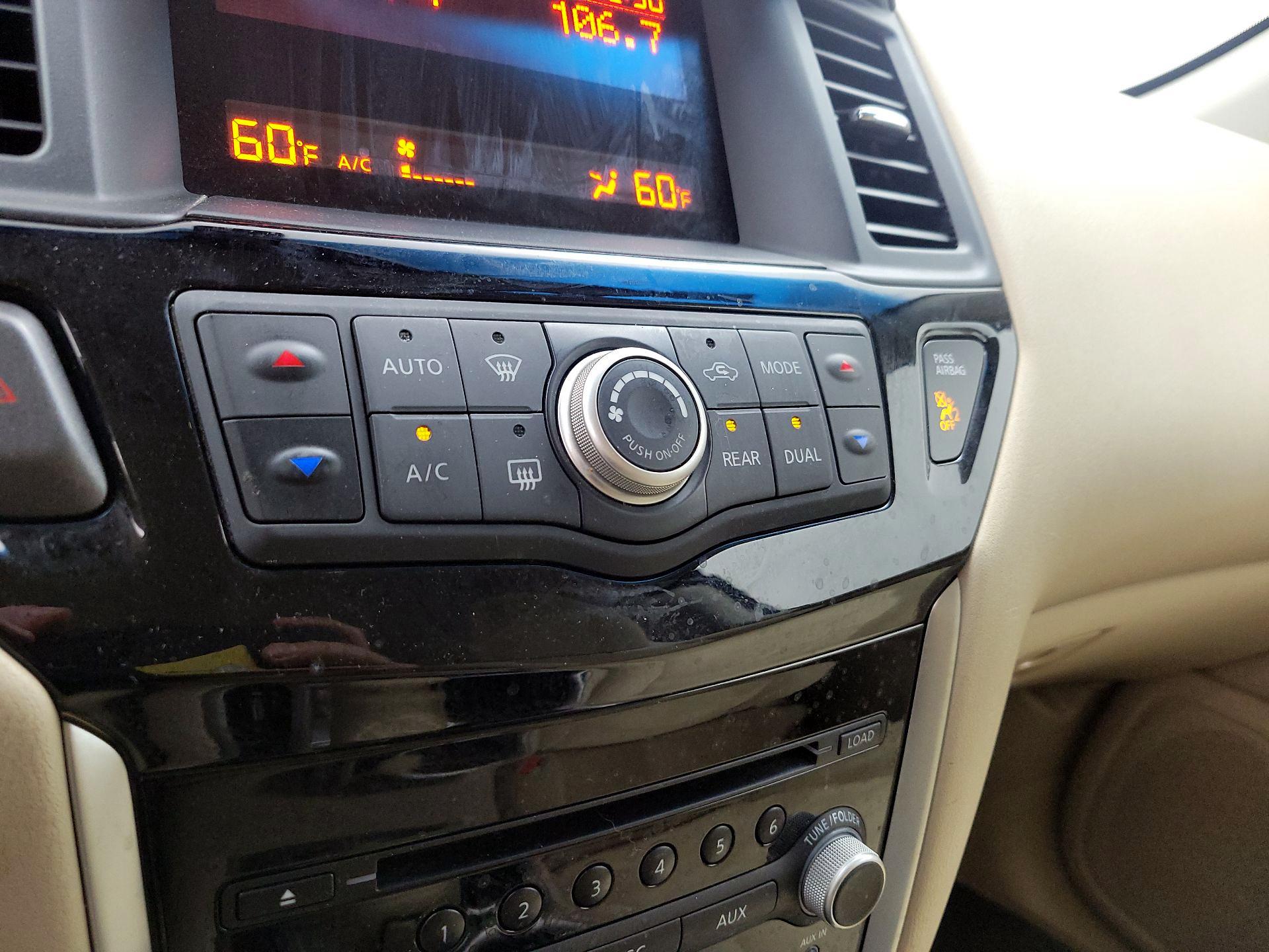 Thumbnail: 2015 Nissan Pathfinder - 15