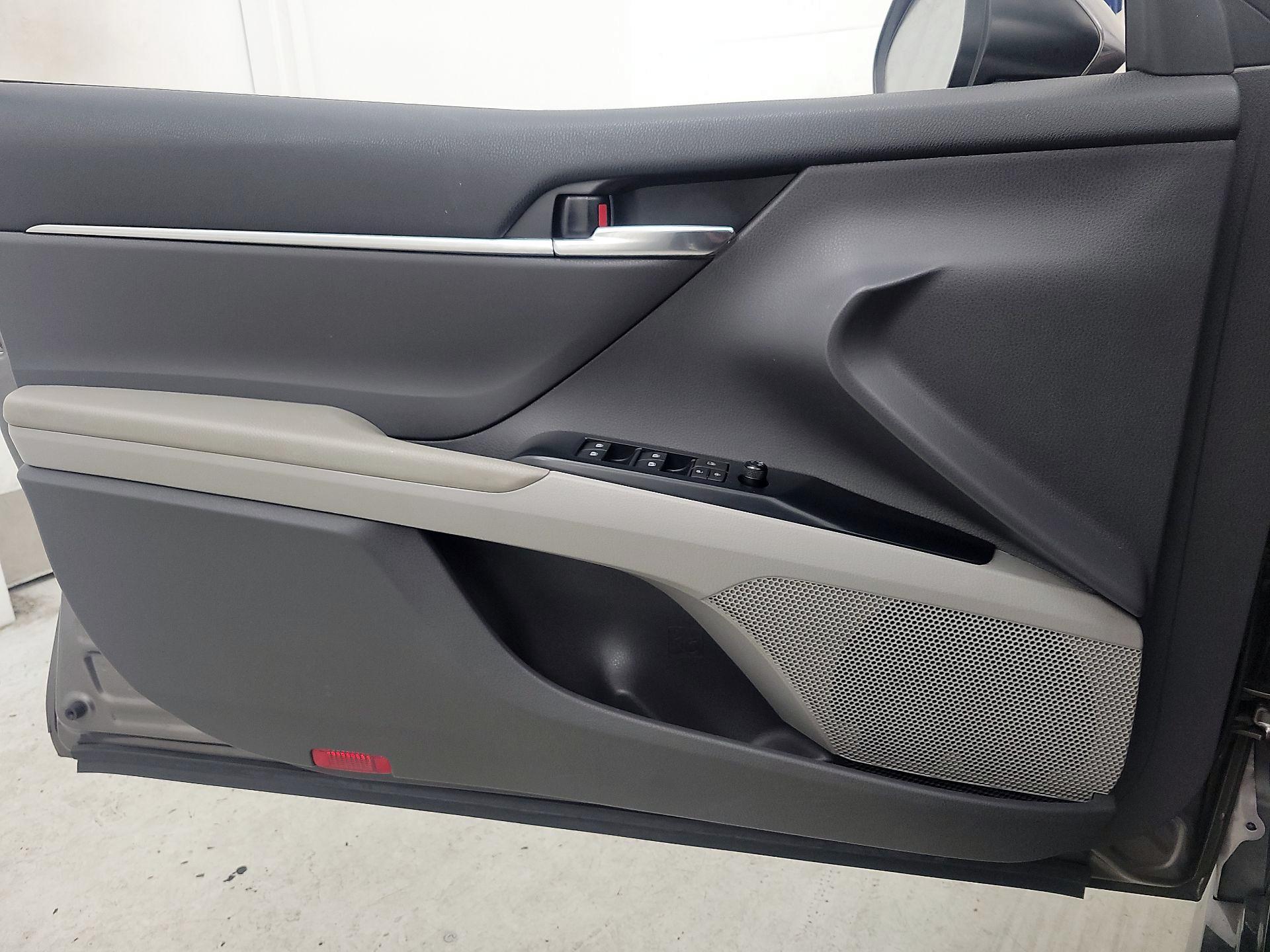Thumbnail: 2020 Toyota Camry - 12
