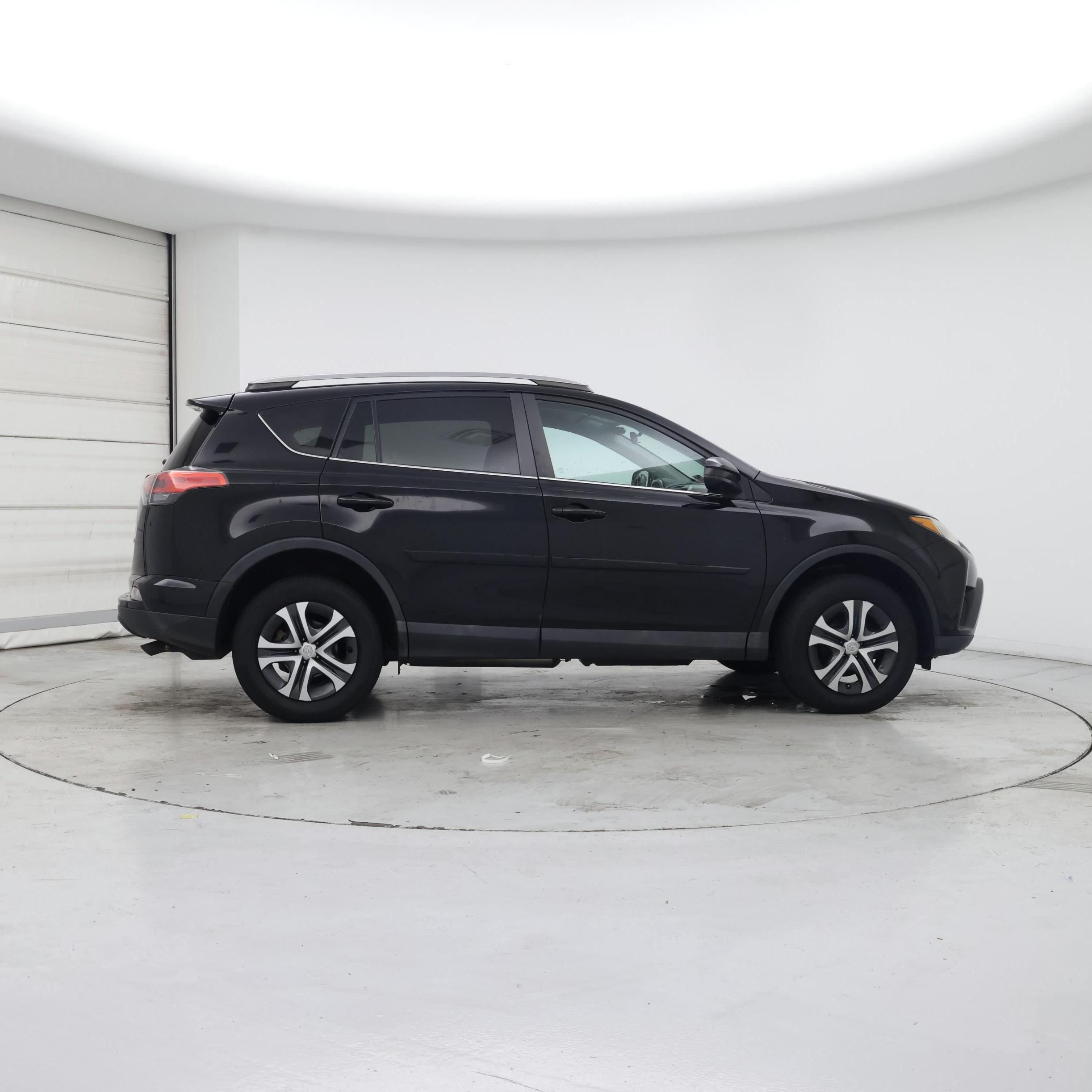 Thumbnail: 2017 Toyota RAV4 - 7