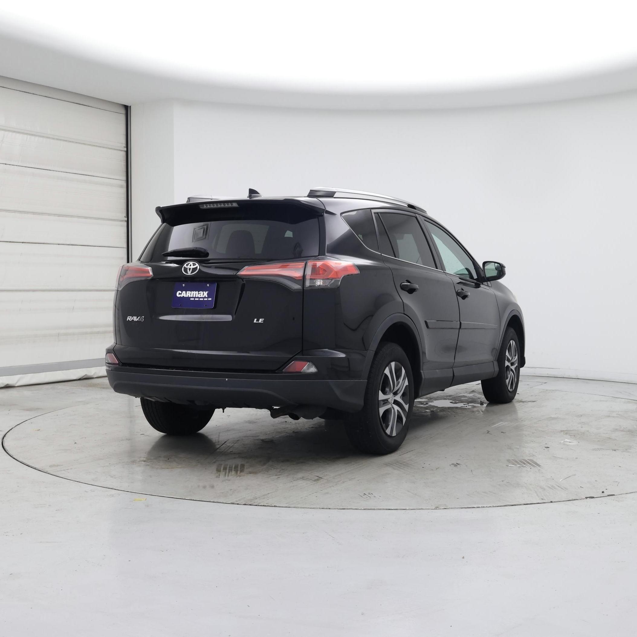 Thumbnail: 2017 Toyota RAV4 - 8