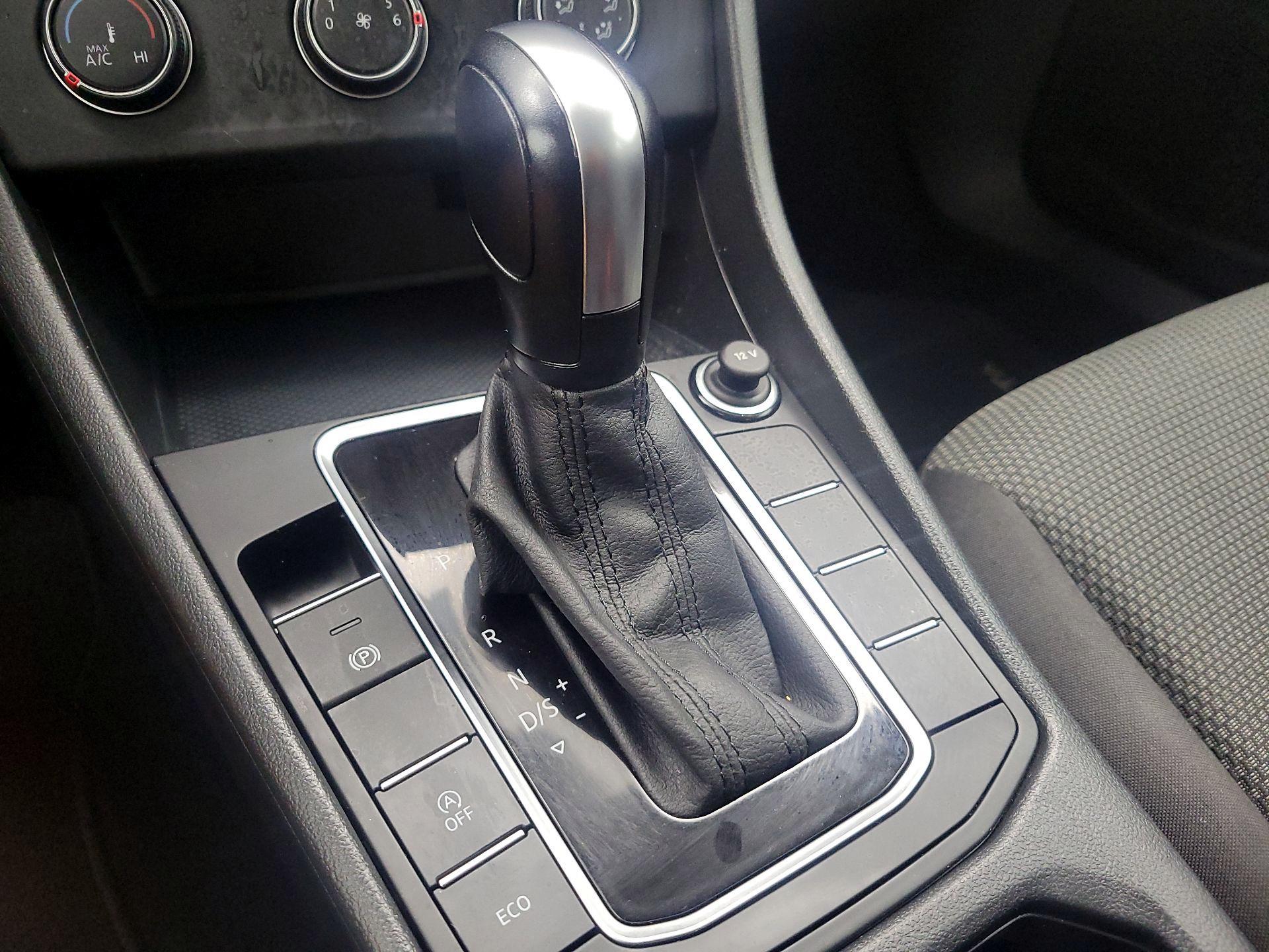 Thumbnail: 2019 Volkswagen Jetta - 17
