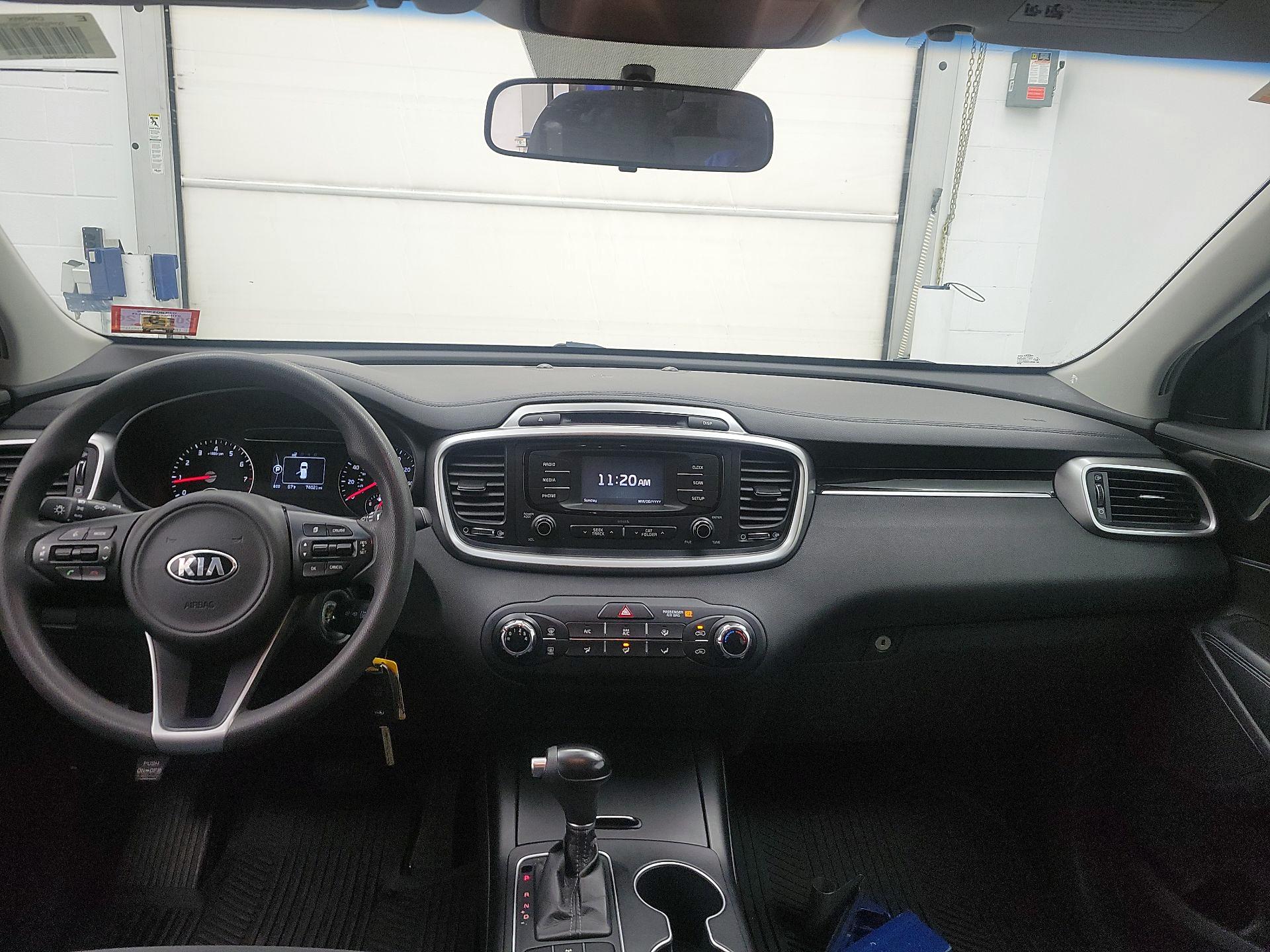 Thumbnail: 2017 Kia Sorento - 9