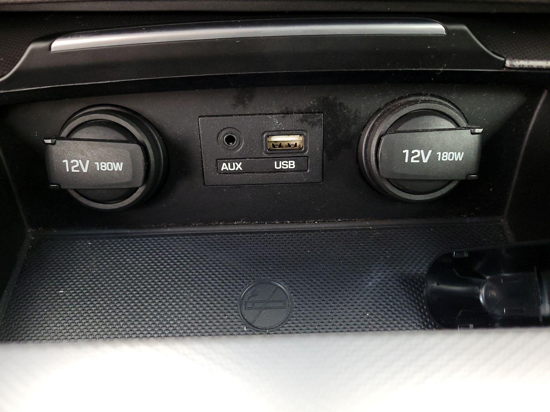 Thumbnail: 2015 Hyundai Genesis - 19