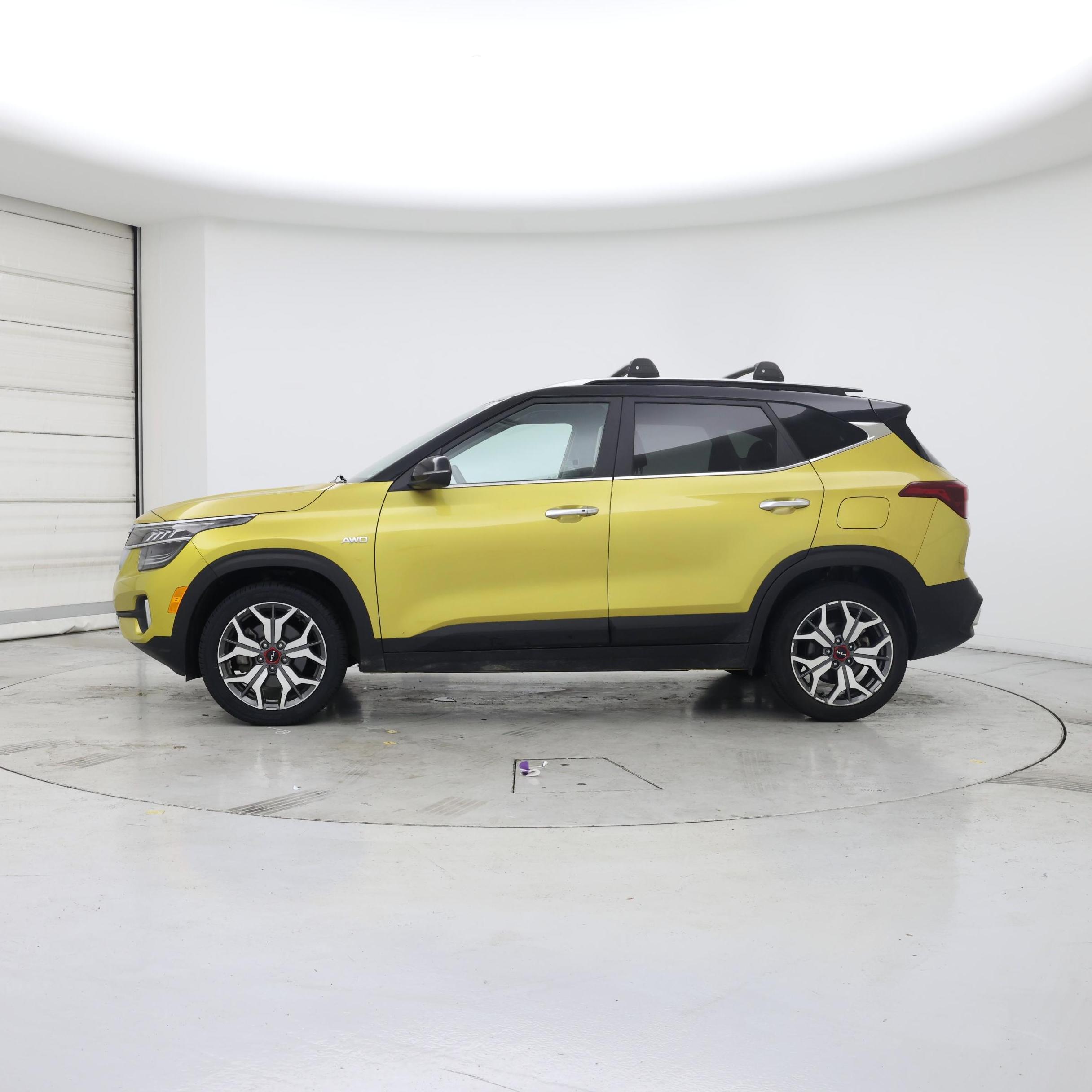 Thumbnail: 2022 Kia Seltos - 3