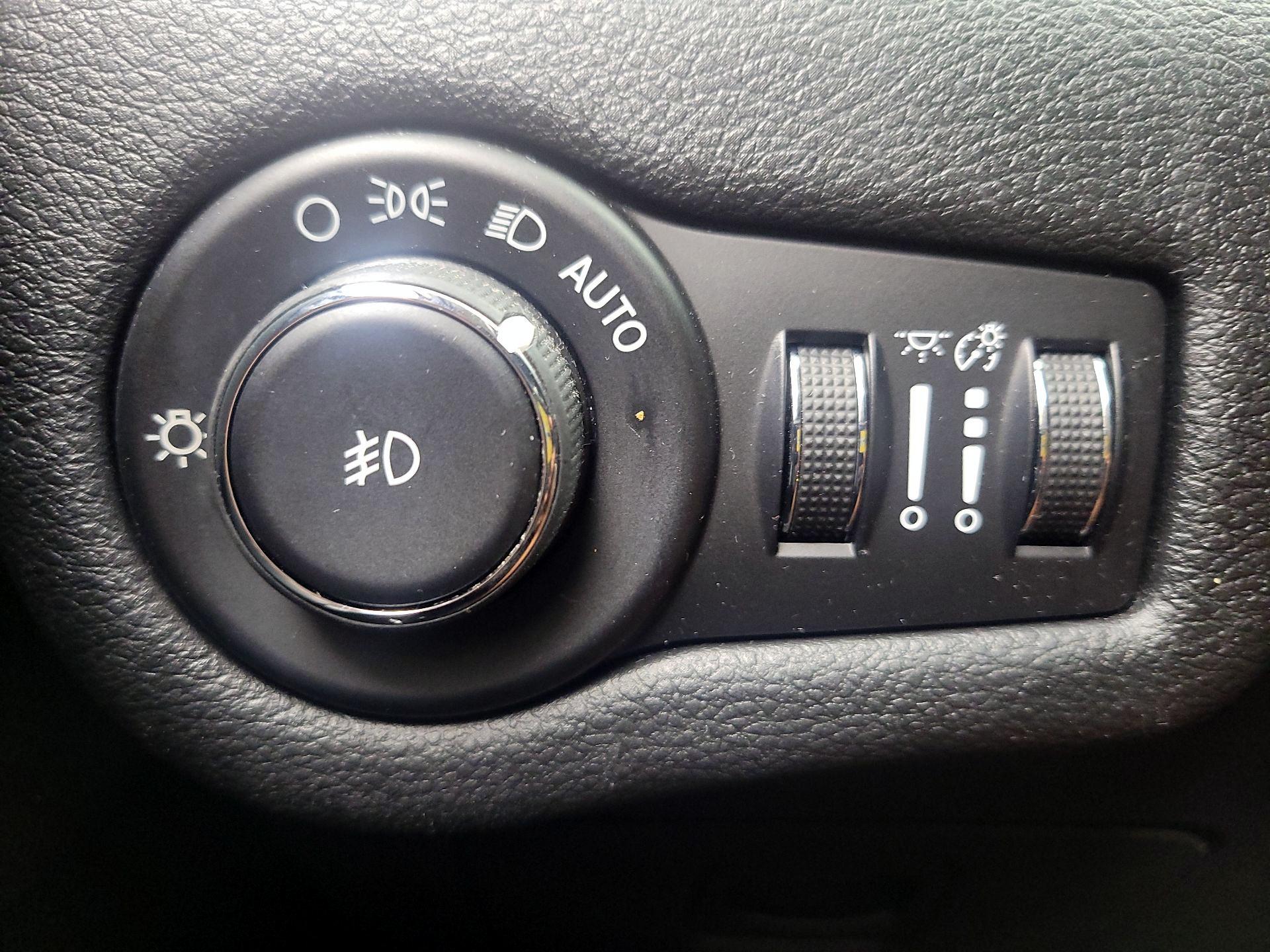 Thumbnail: 2016 Jeep Cherokee - 13