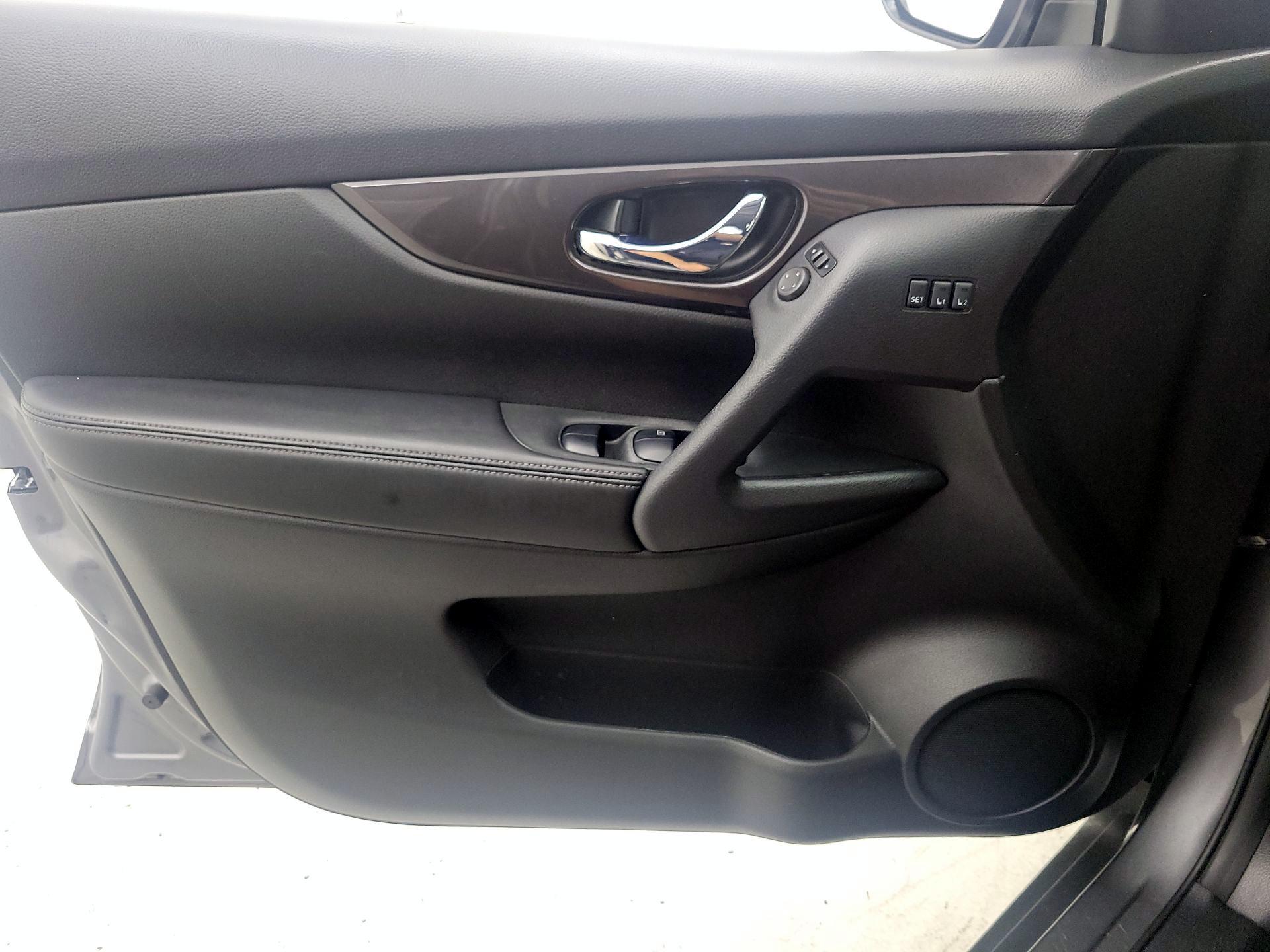 Thumbnail: 2019 Nissan Rogue - 12
