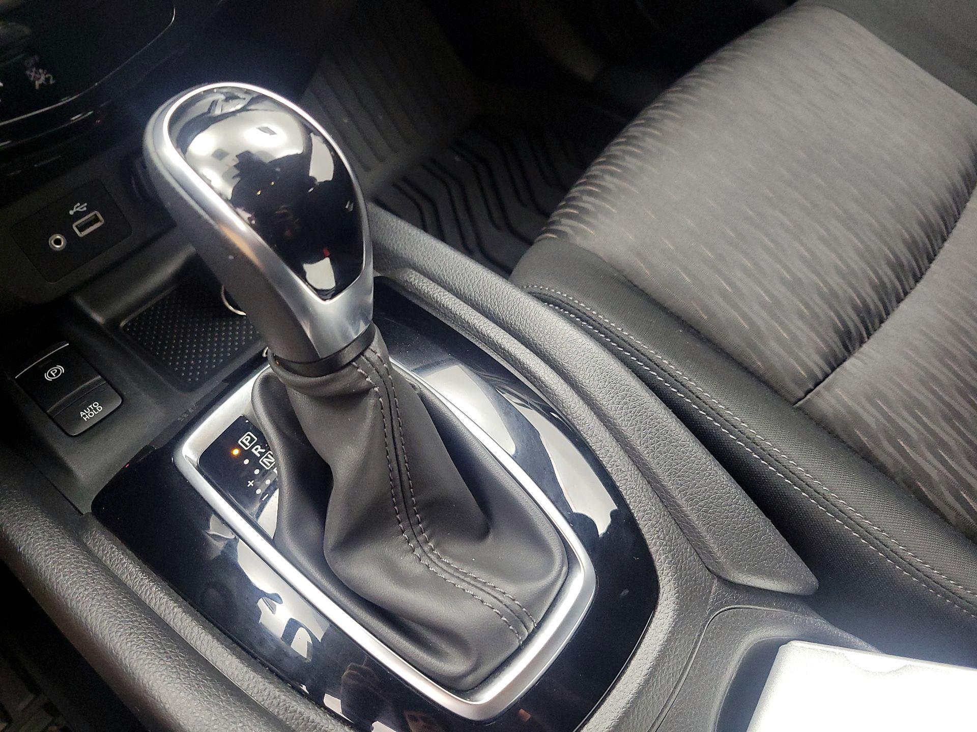 Thumbnail: 2019 Nissan Rogue - 18