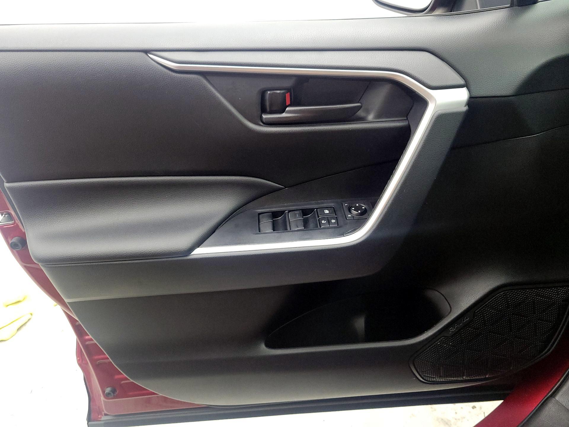 Thumbnail: 2021 Toyota RAV4 - 12