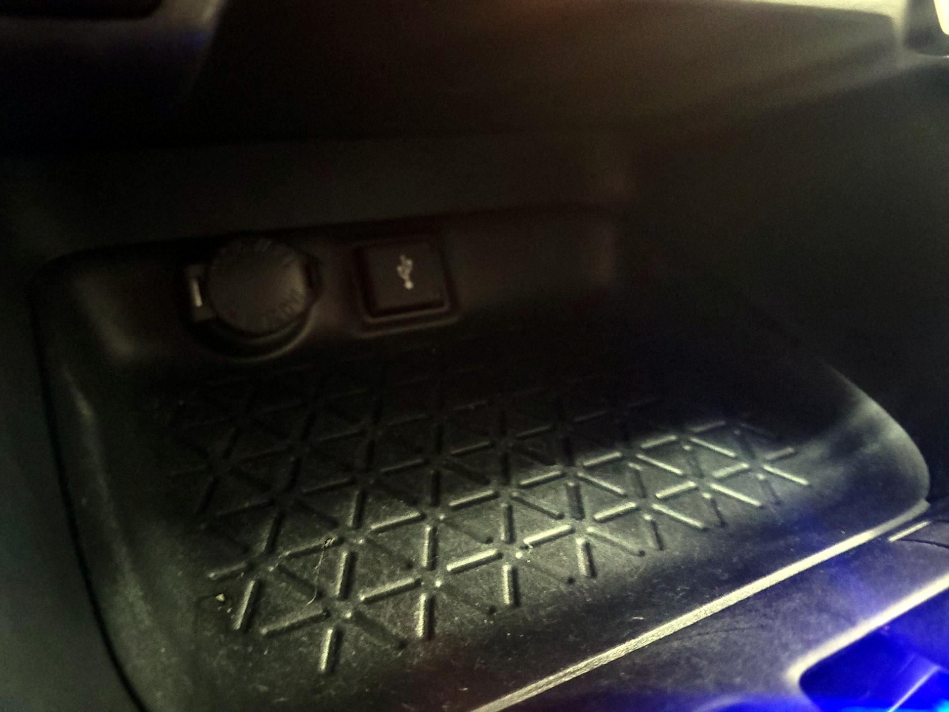 Thumbnail: 2021 Toyota RAV4 - 17