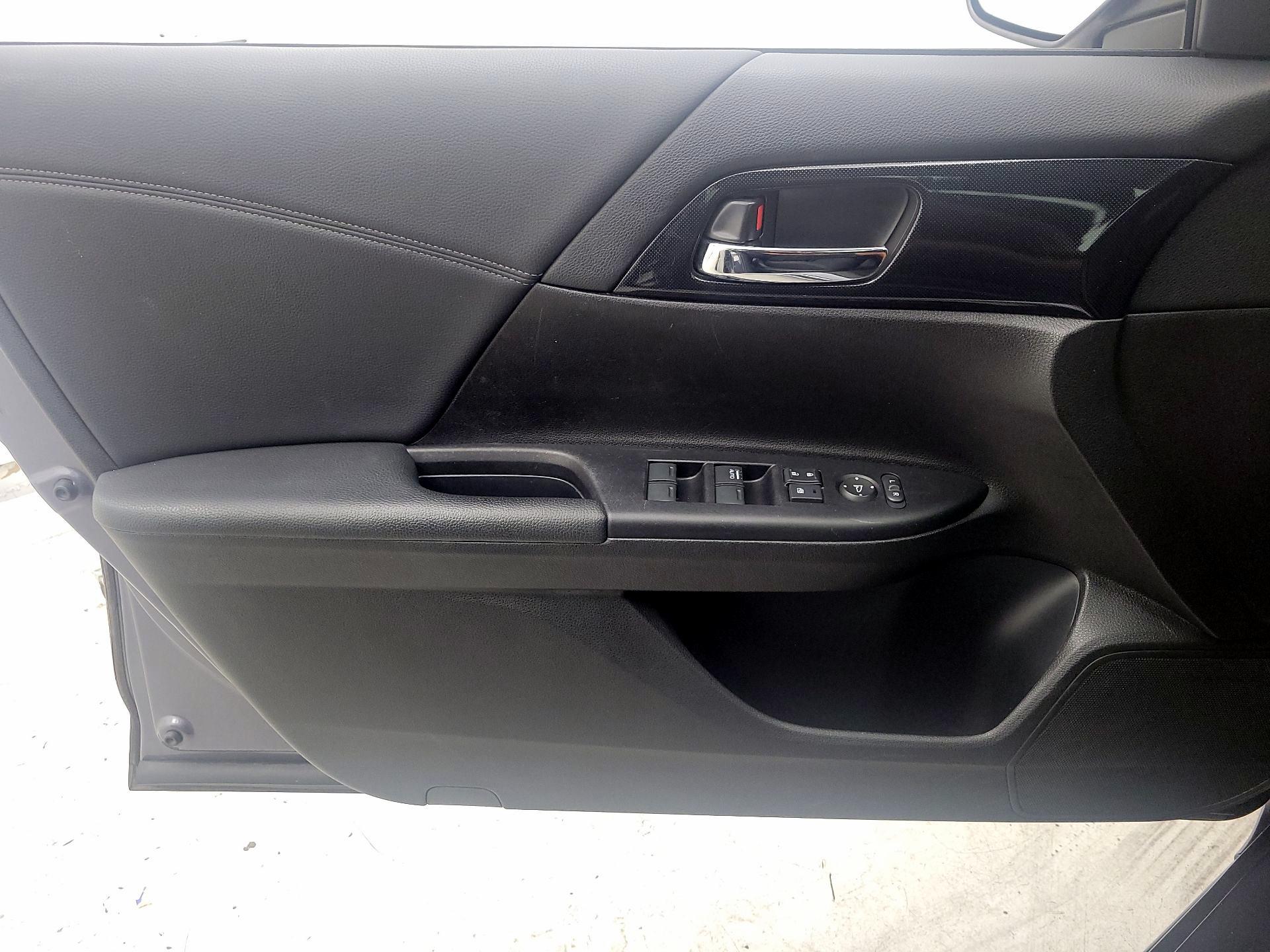 Thumbnail: 2015 Honda Accord - 12