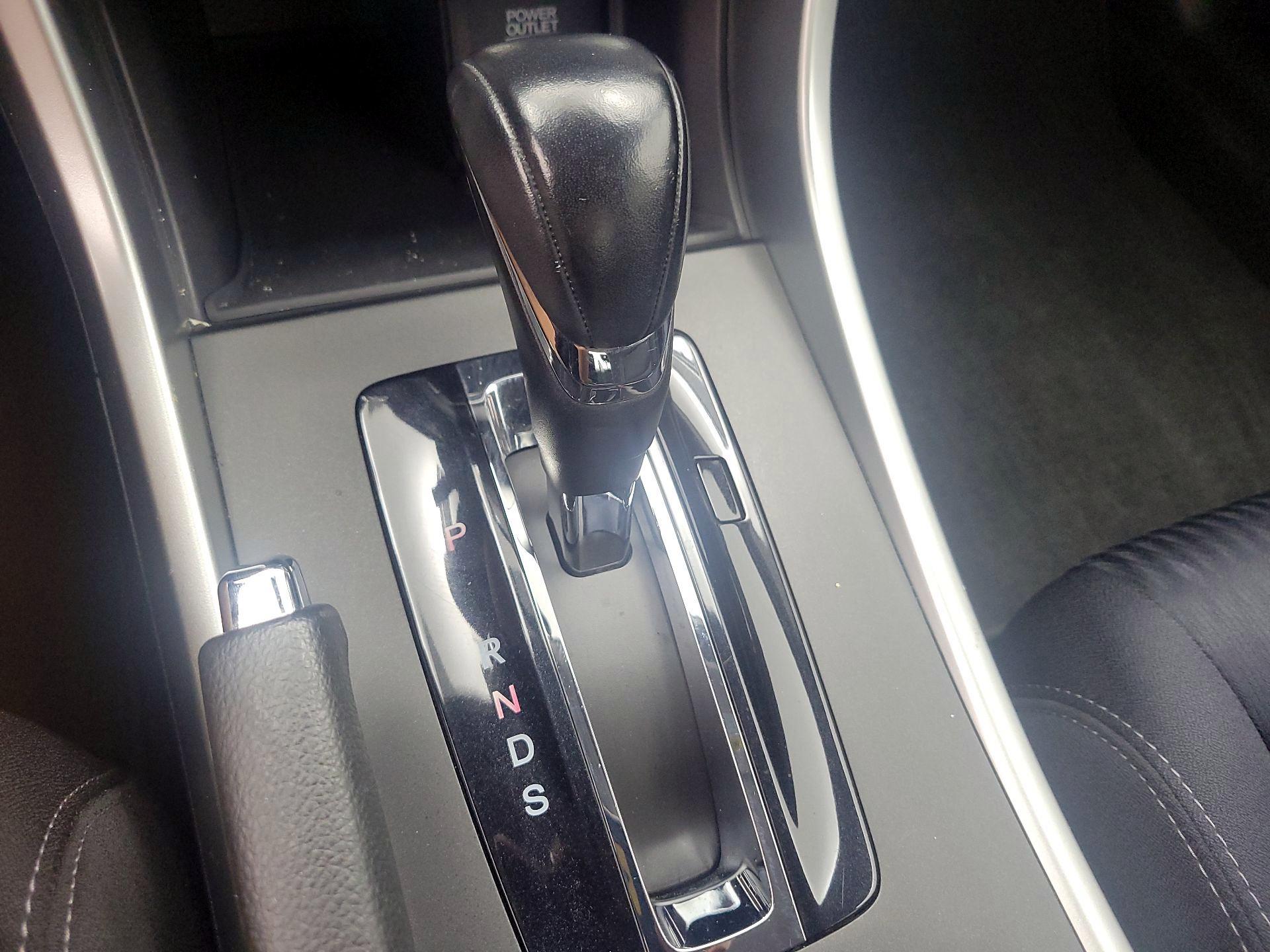 Thumbnail: 2015 Honda Accord - 17