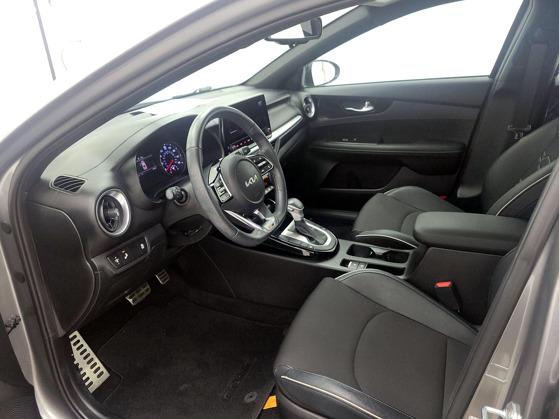 Thumbnail: 2022 Kia Forte - 11